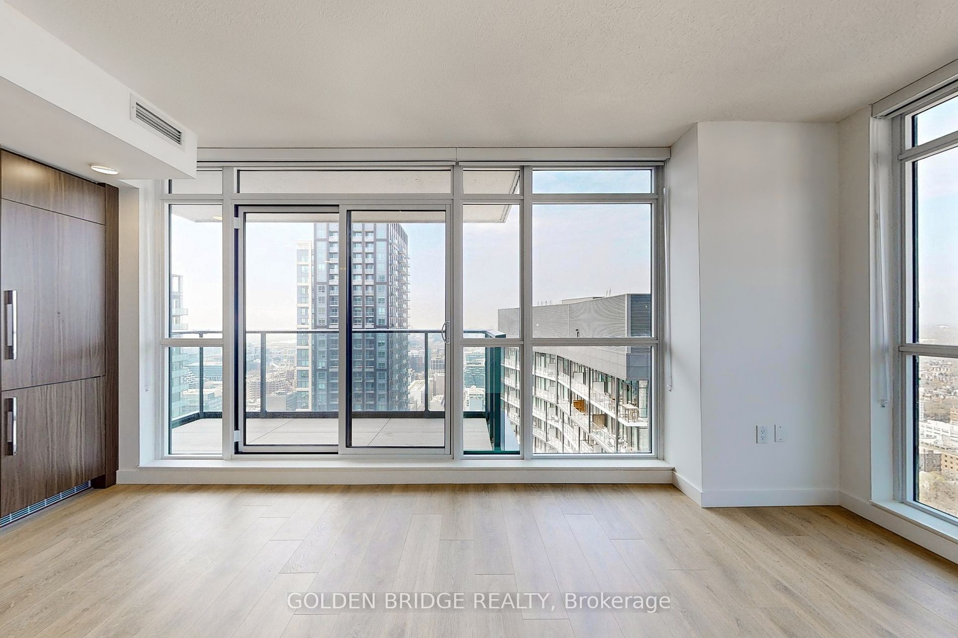 38 Widmer Street, #4211