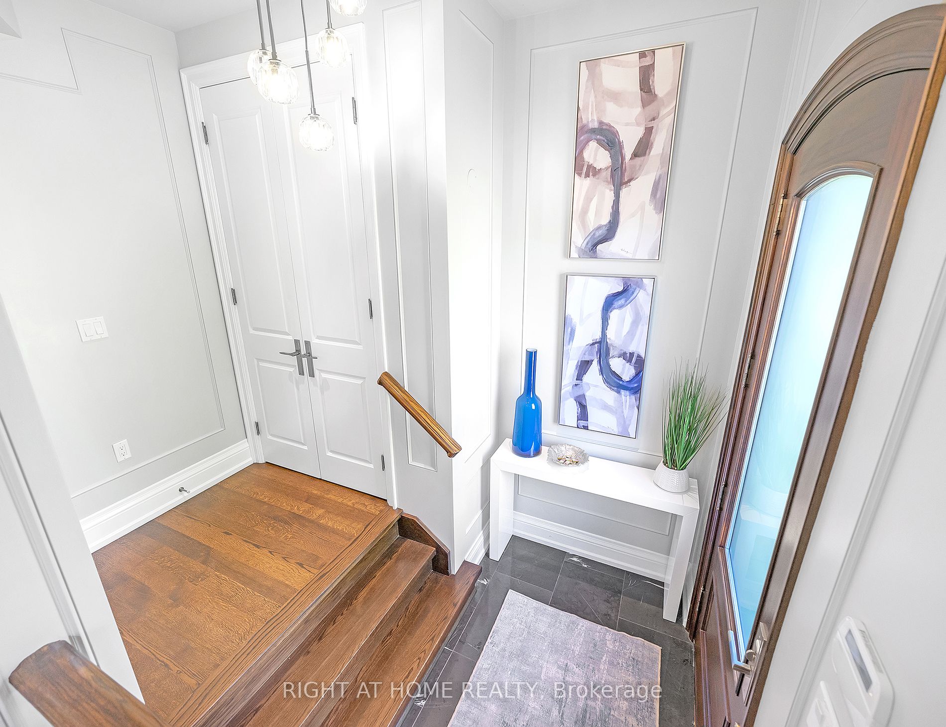 481 Broadway Ave