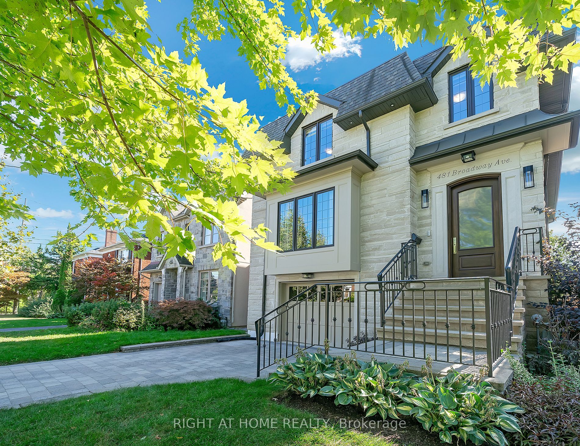 481 Broadway Ave