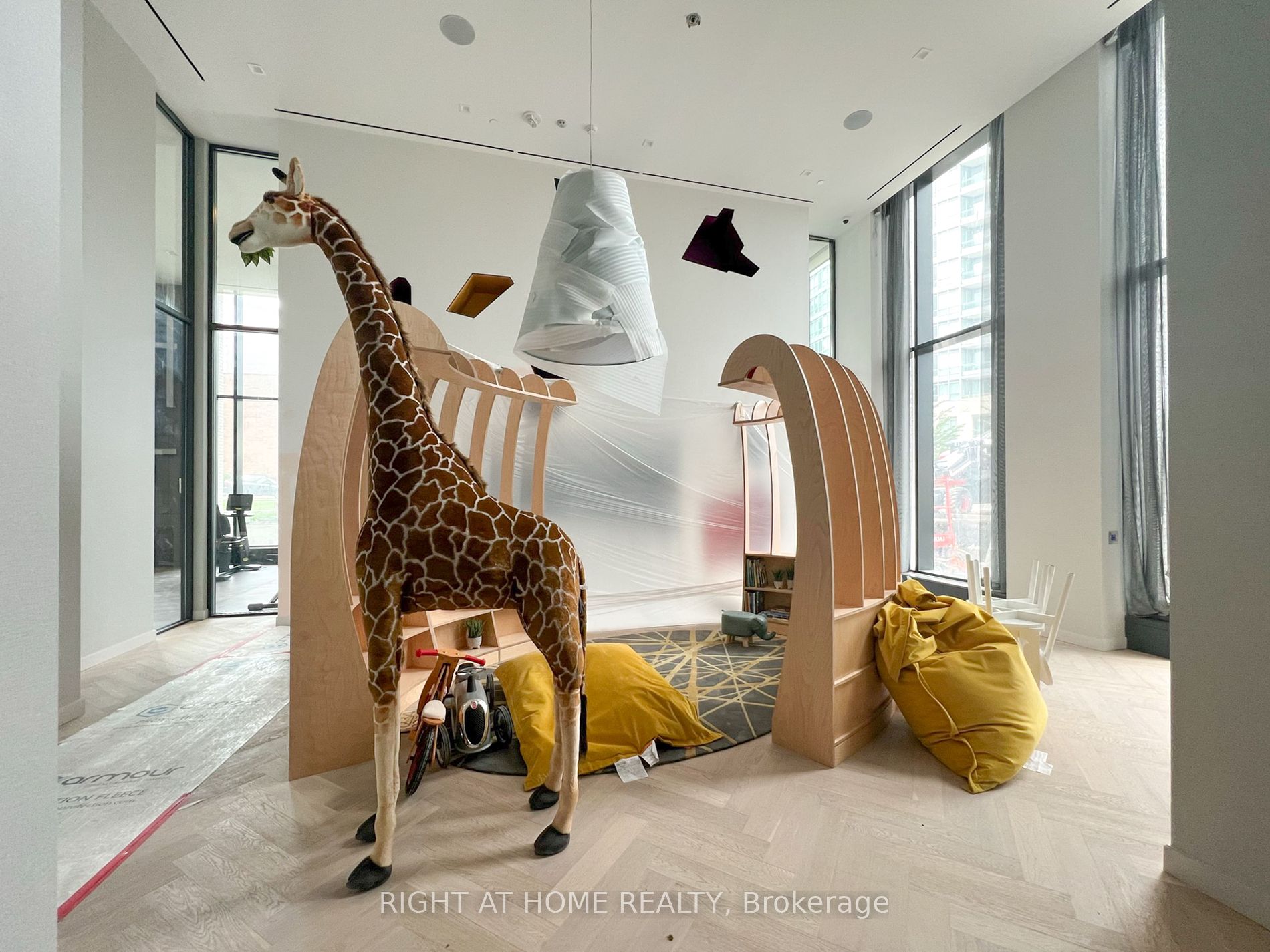 15 Holmes Avenue, #2407