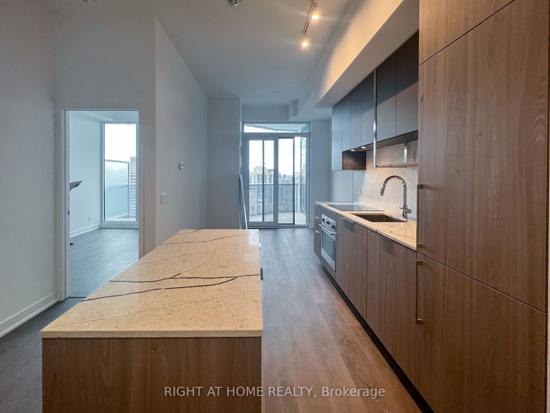 15 Holmes Avenue, #2407