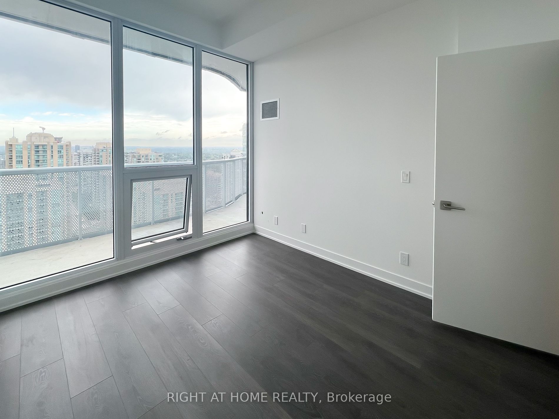 15 Holmes Avenue, #2407