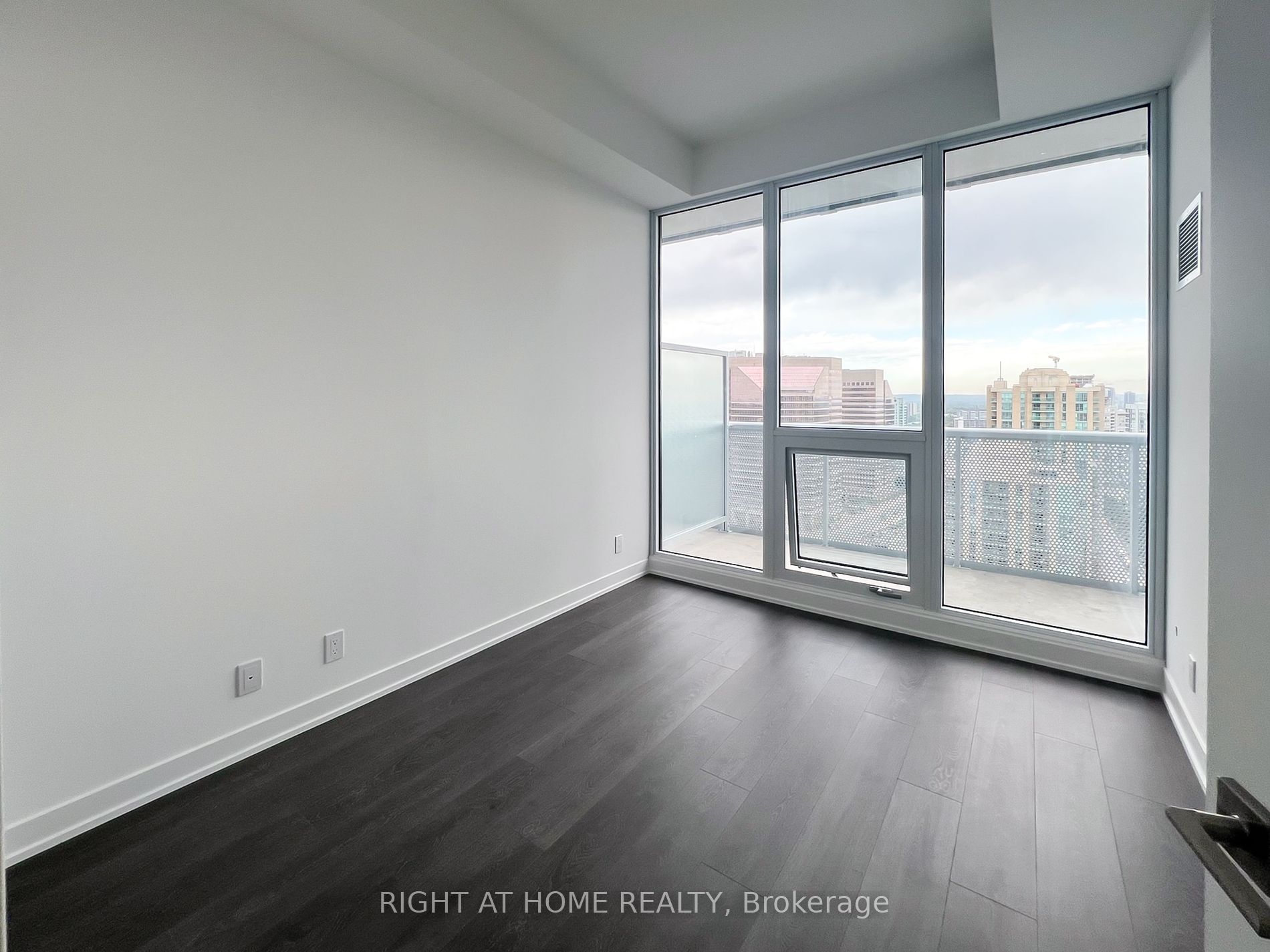 15 Holmes Avenue, #2407