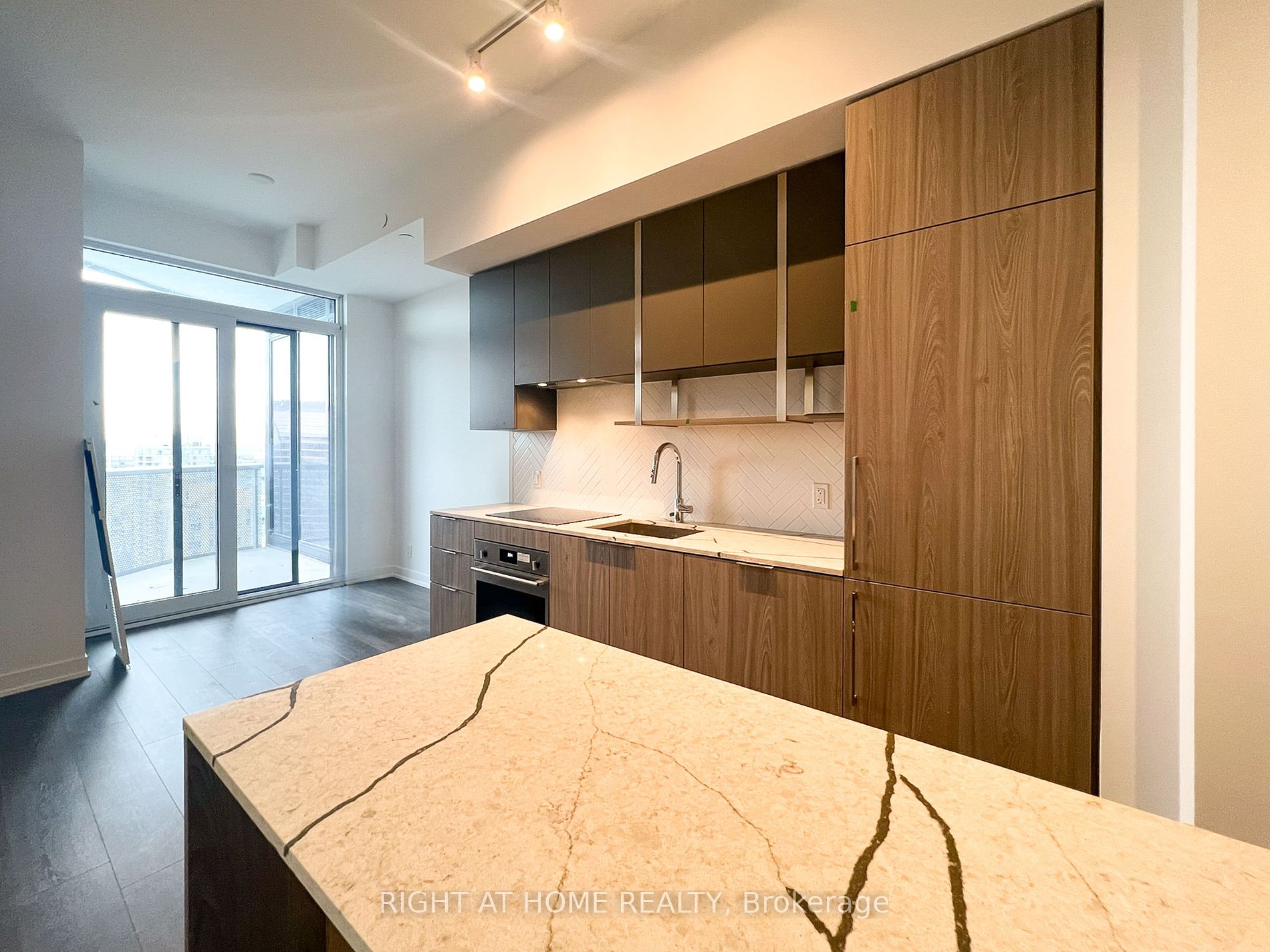 15 Holmes Avenue, #2407