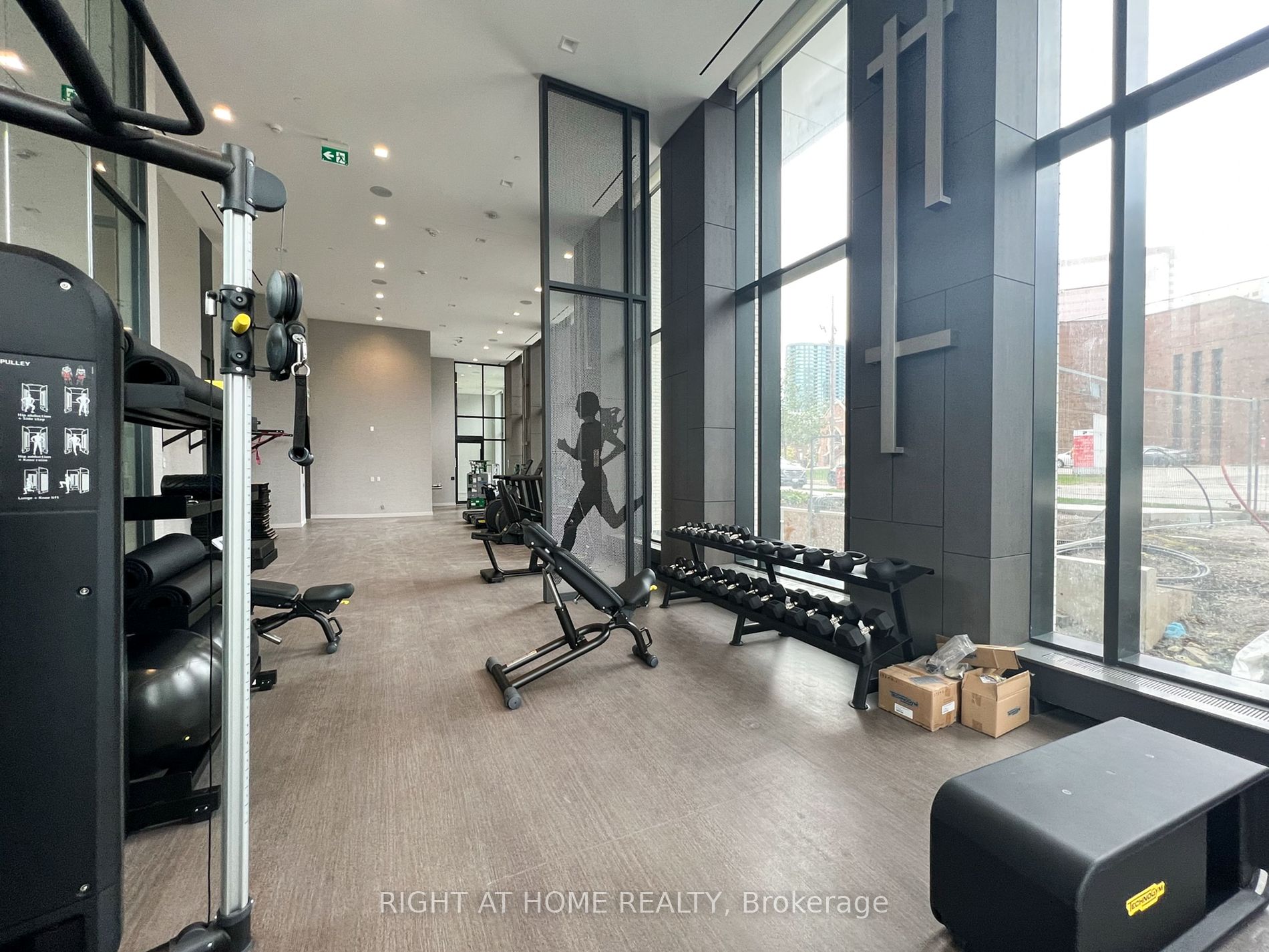 15 Holmes Avenue, #2407