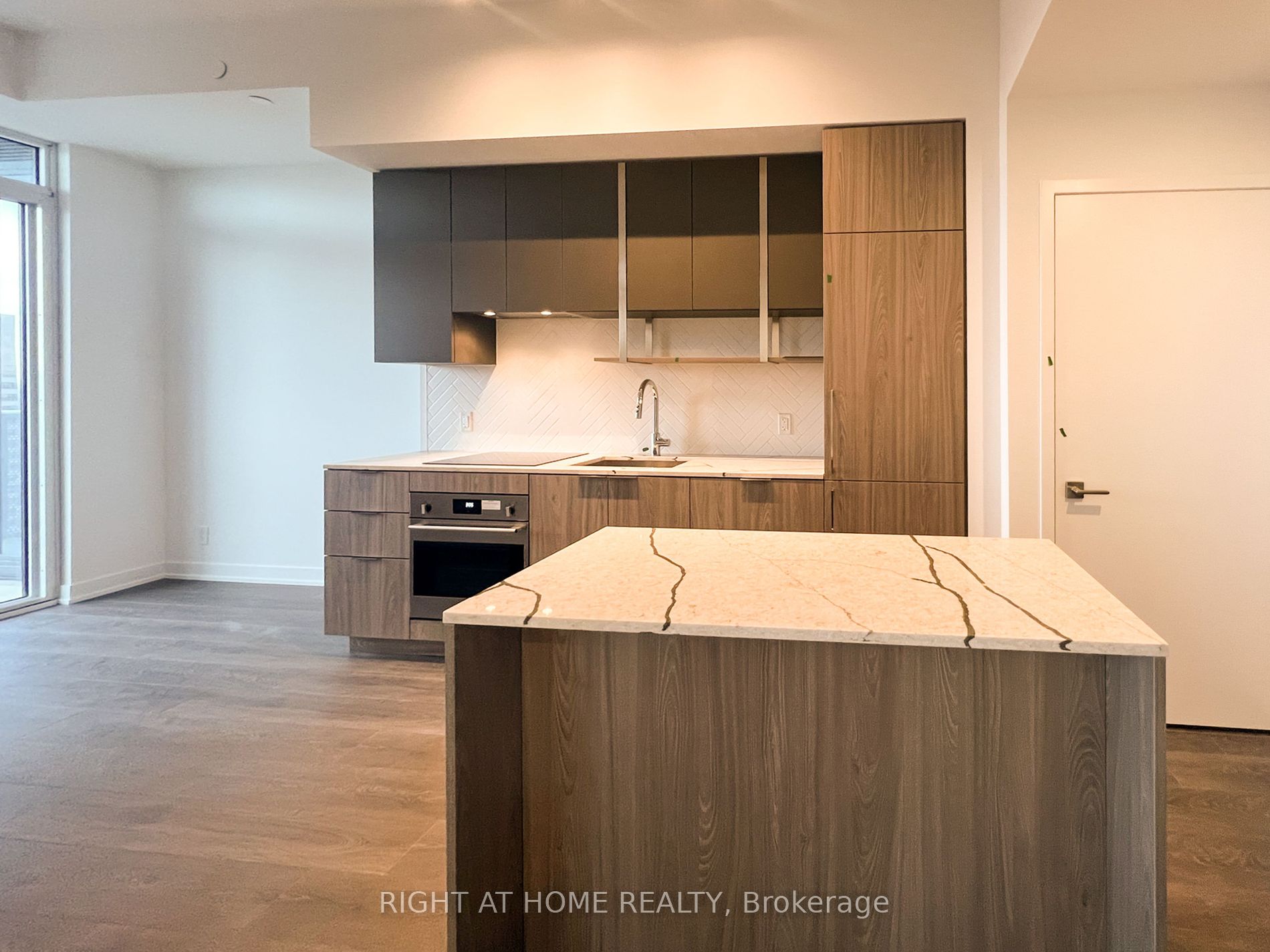 15 Holmes Avenue, #2407