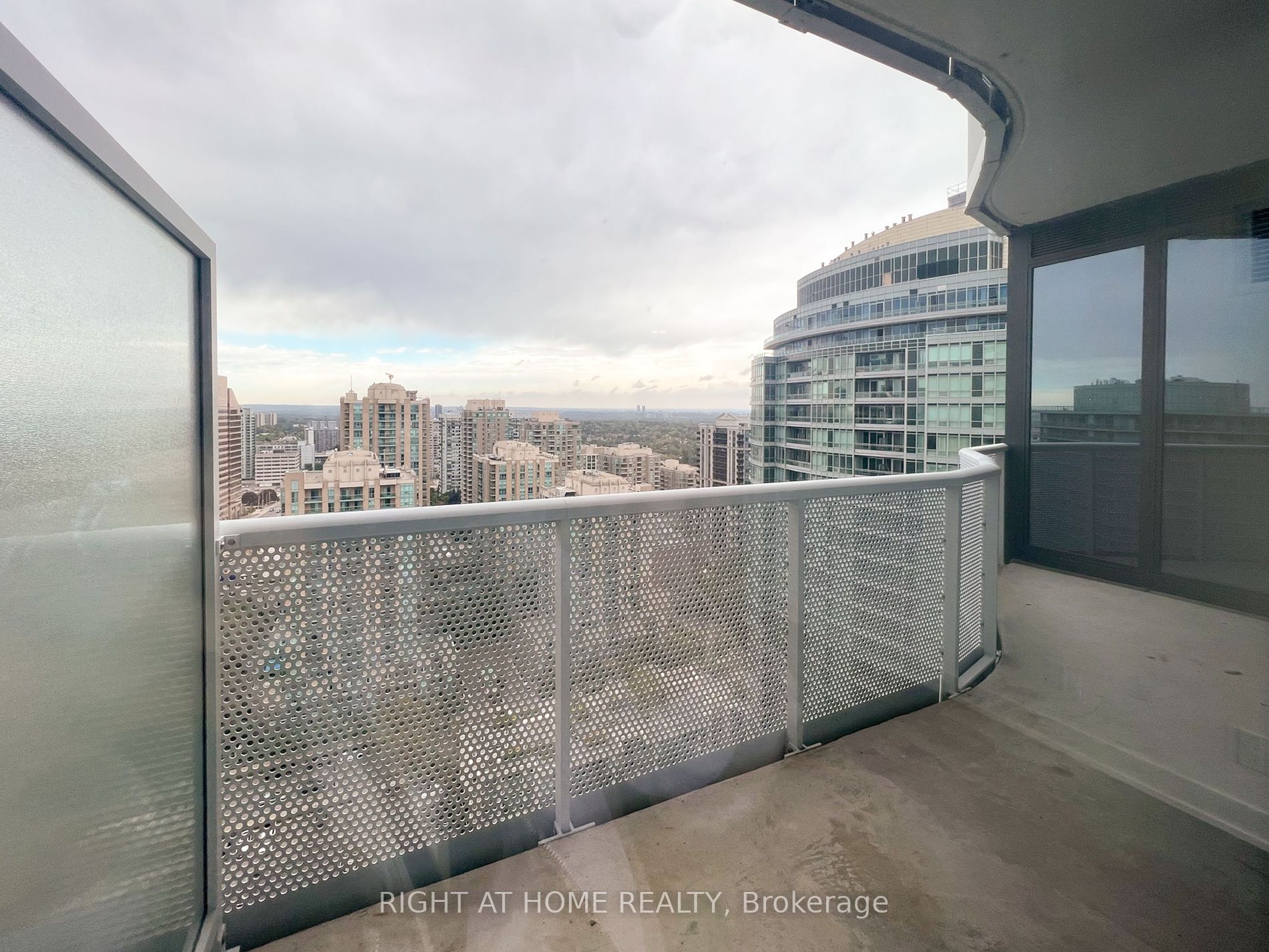15 Holmes Avenue, #2407