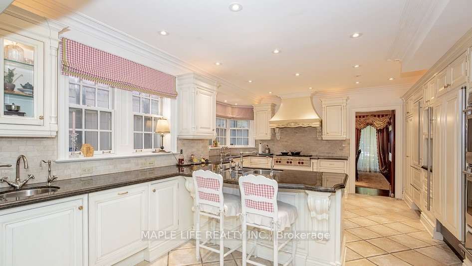 11 Dewbourne Avenue