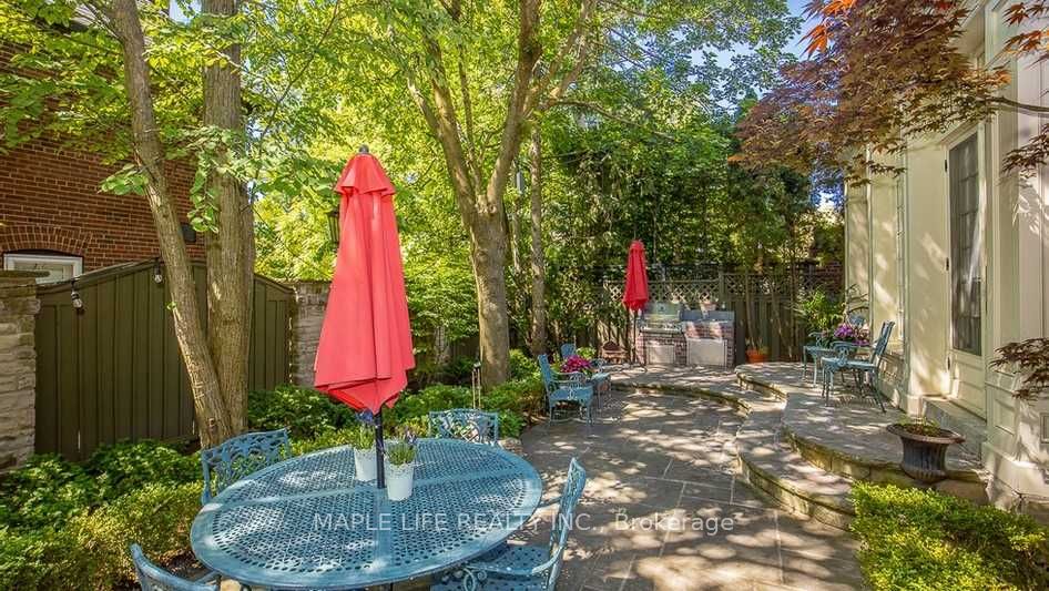 11 Dewbourne Avenue