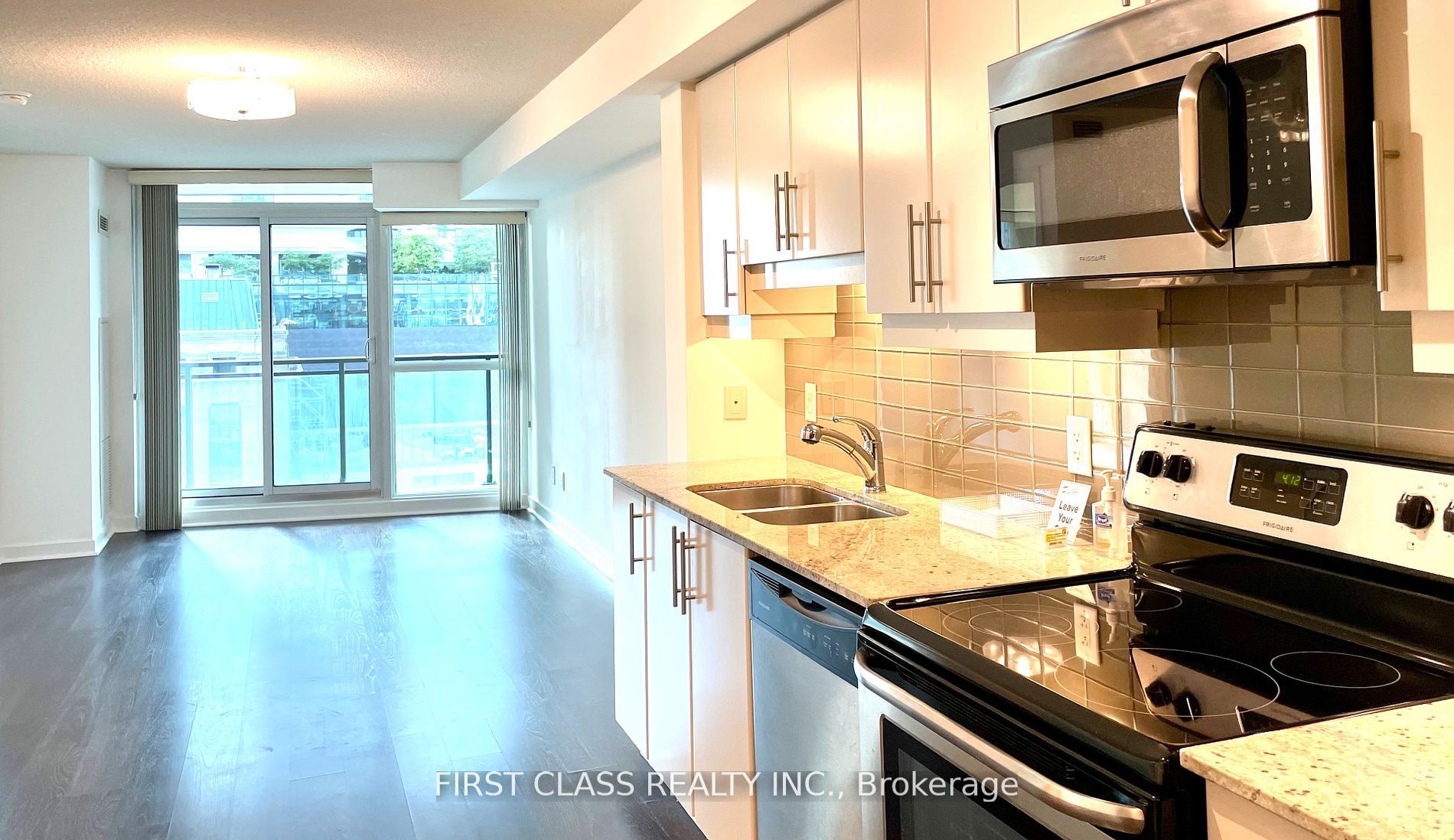 33 Bay St, #801
