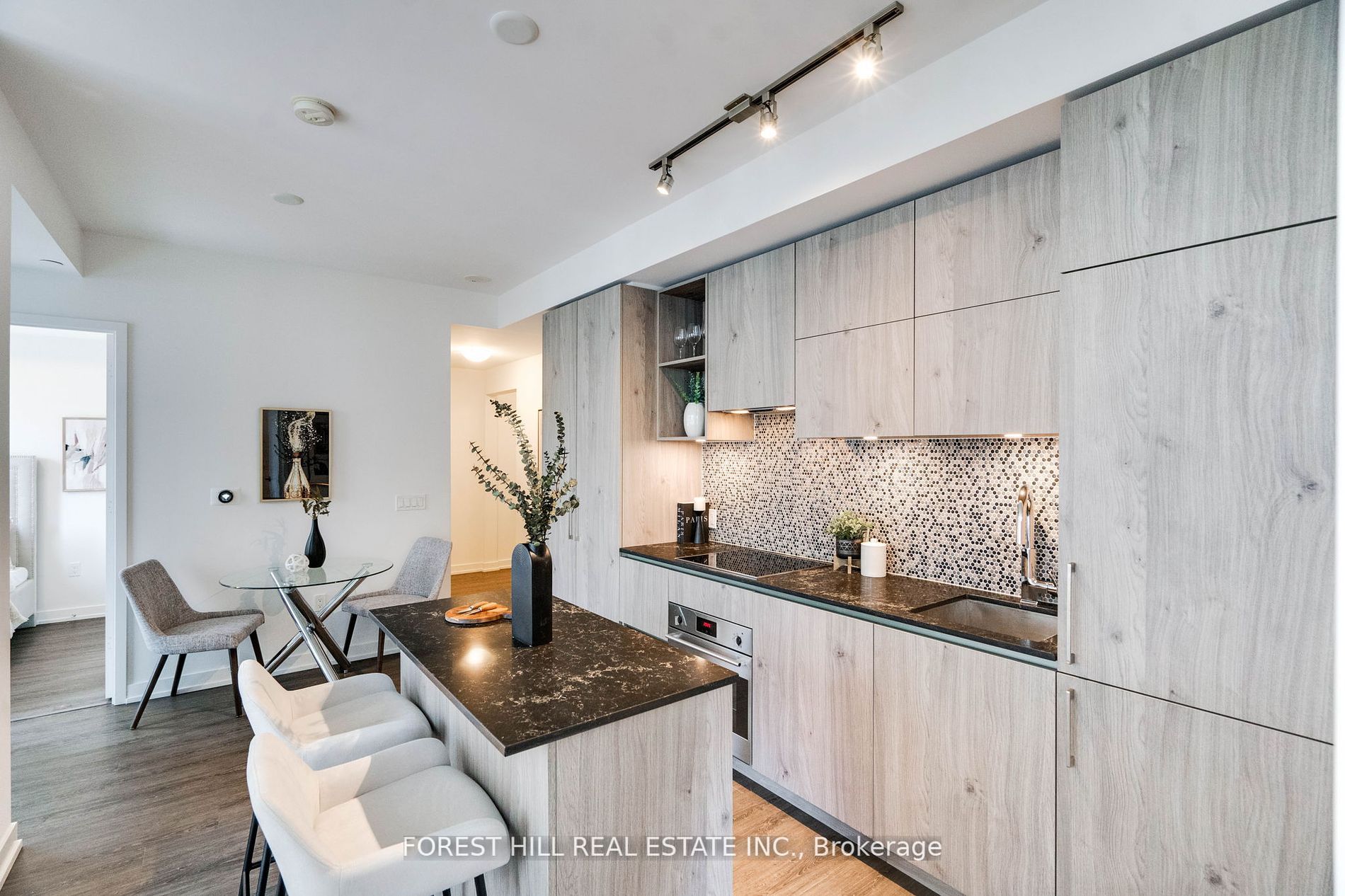 1 Yorkville Ave, #802