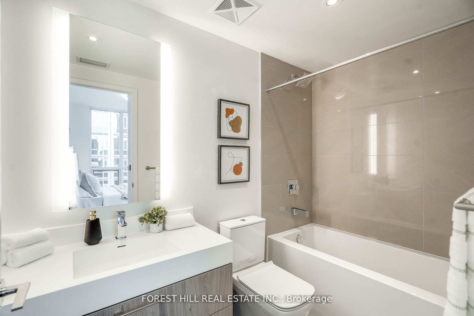 1 Yorkville Ave, #802