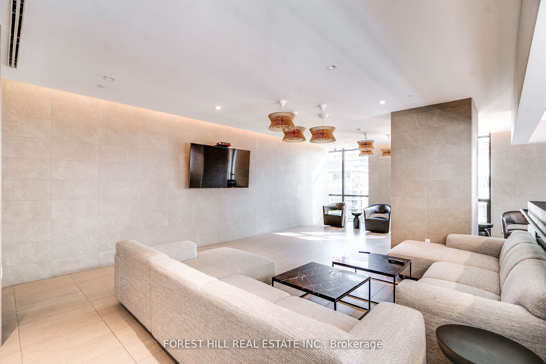 1 Yorkville Ave, #802
