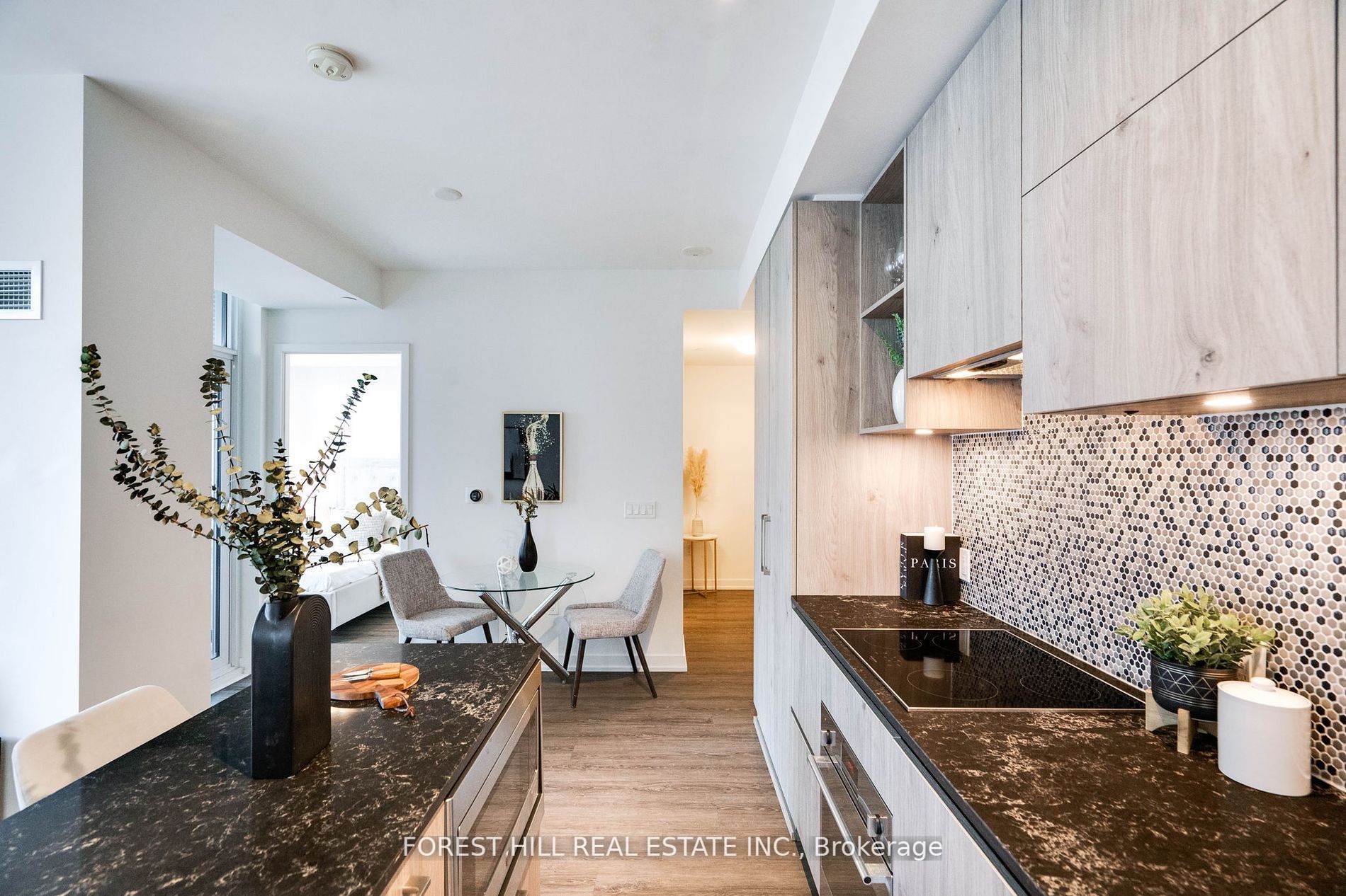 1 Yorkville Ave, #802