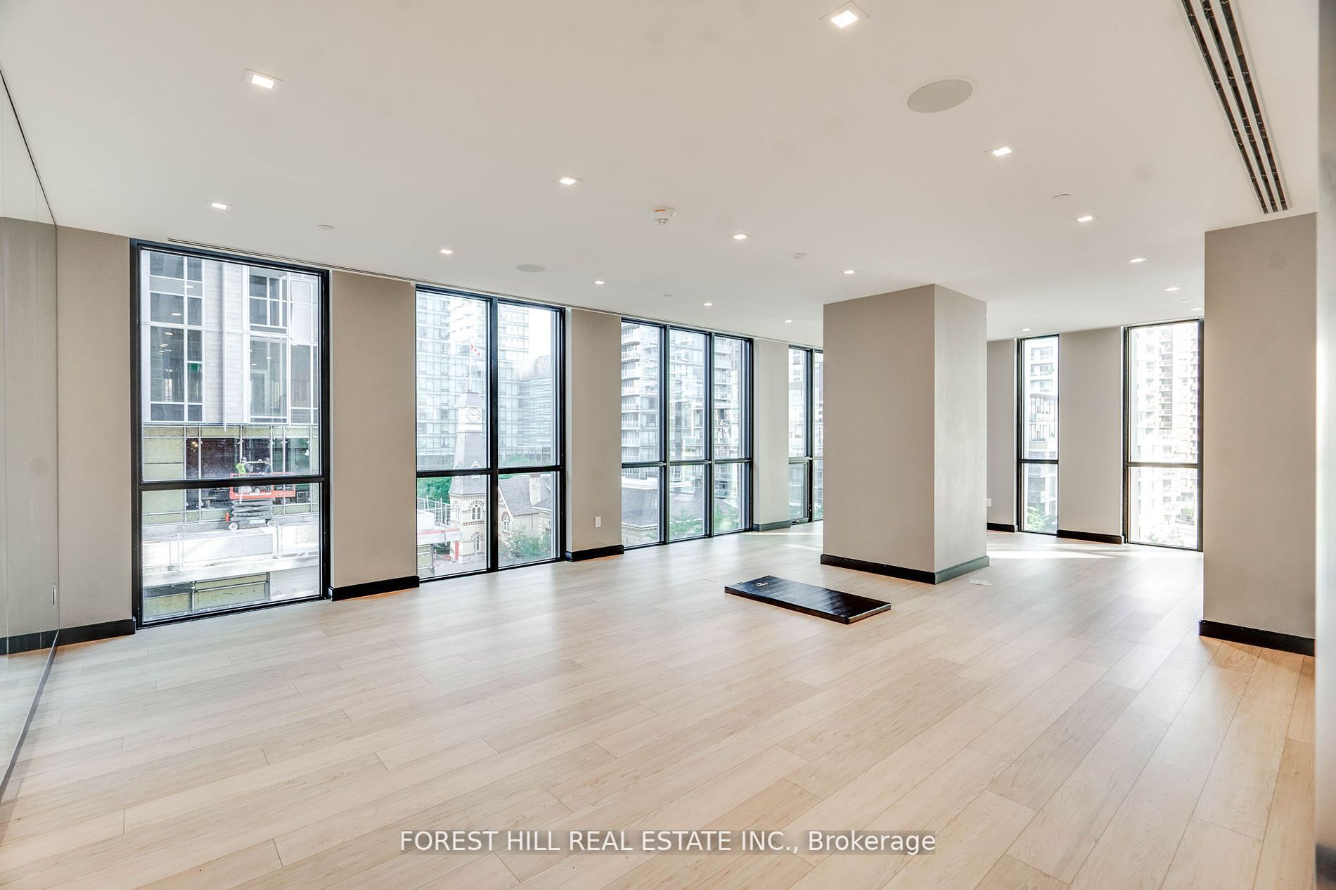1 Yorkville Ave, #802