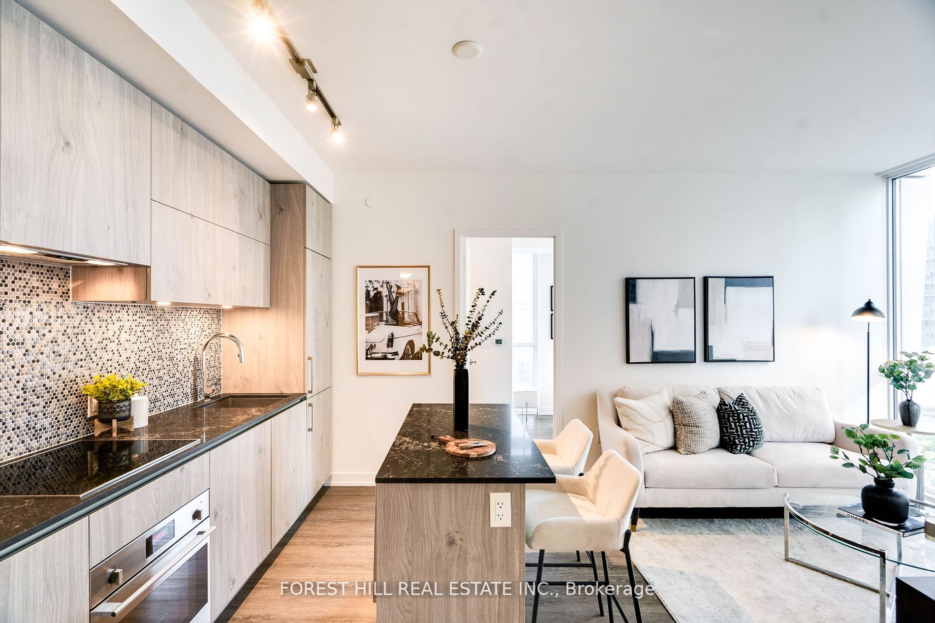 1 Yorkville Ave, #802