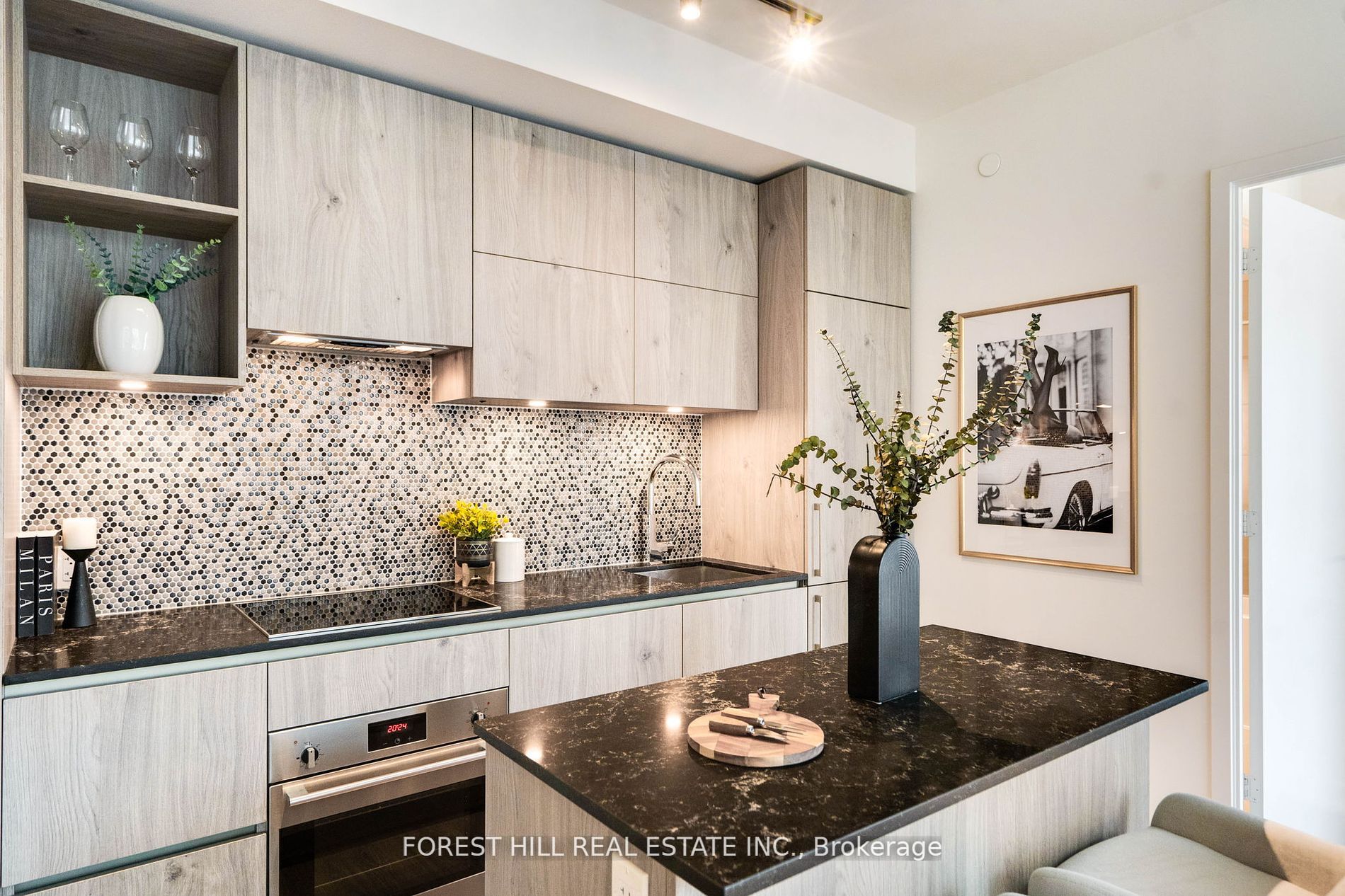 1 Yorkville Ave, #802