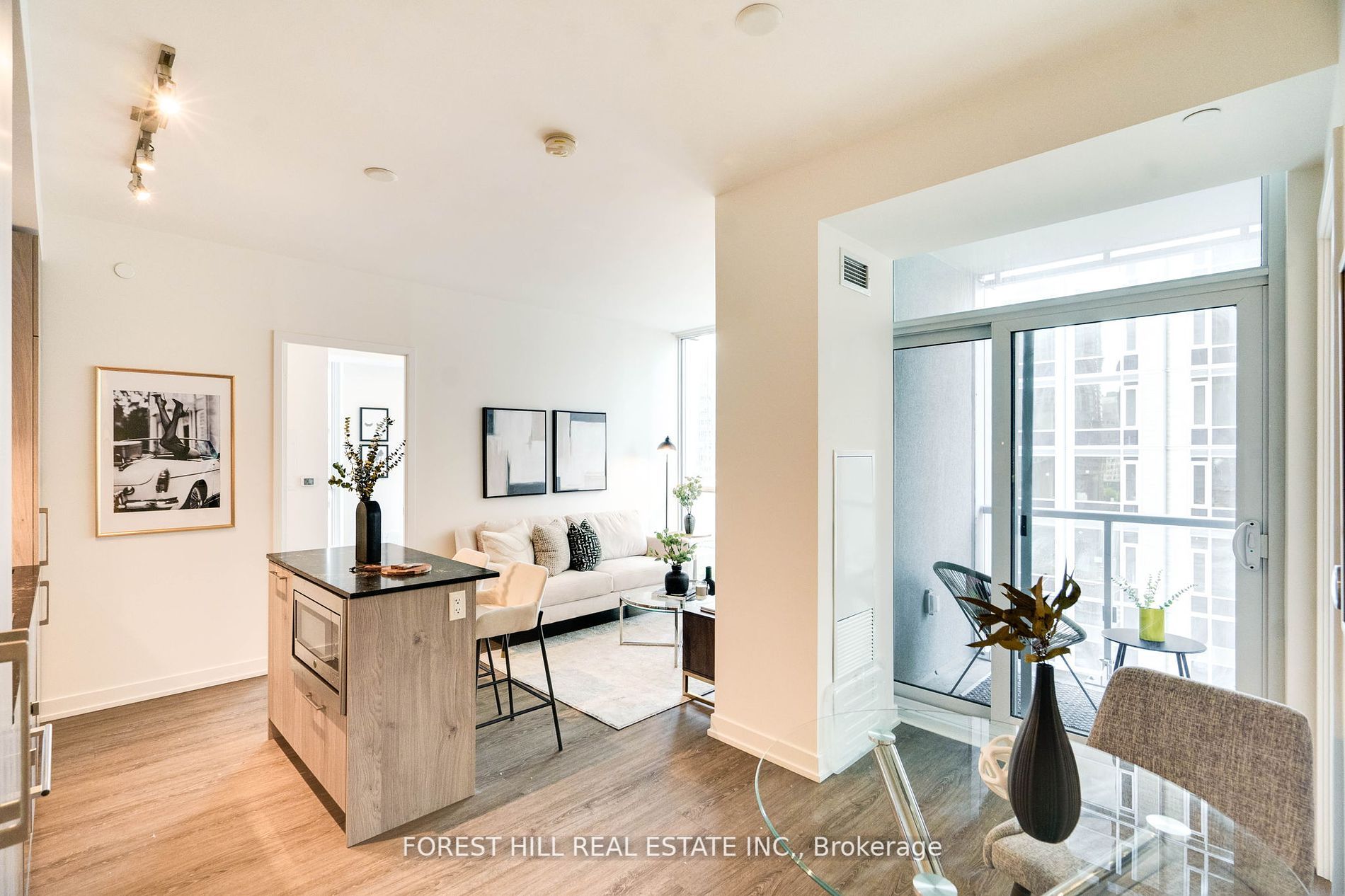 1 Yorkville Ave, #802