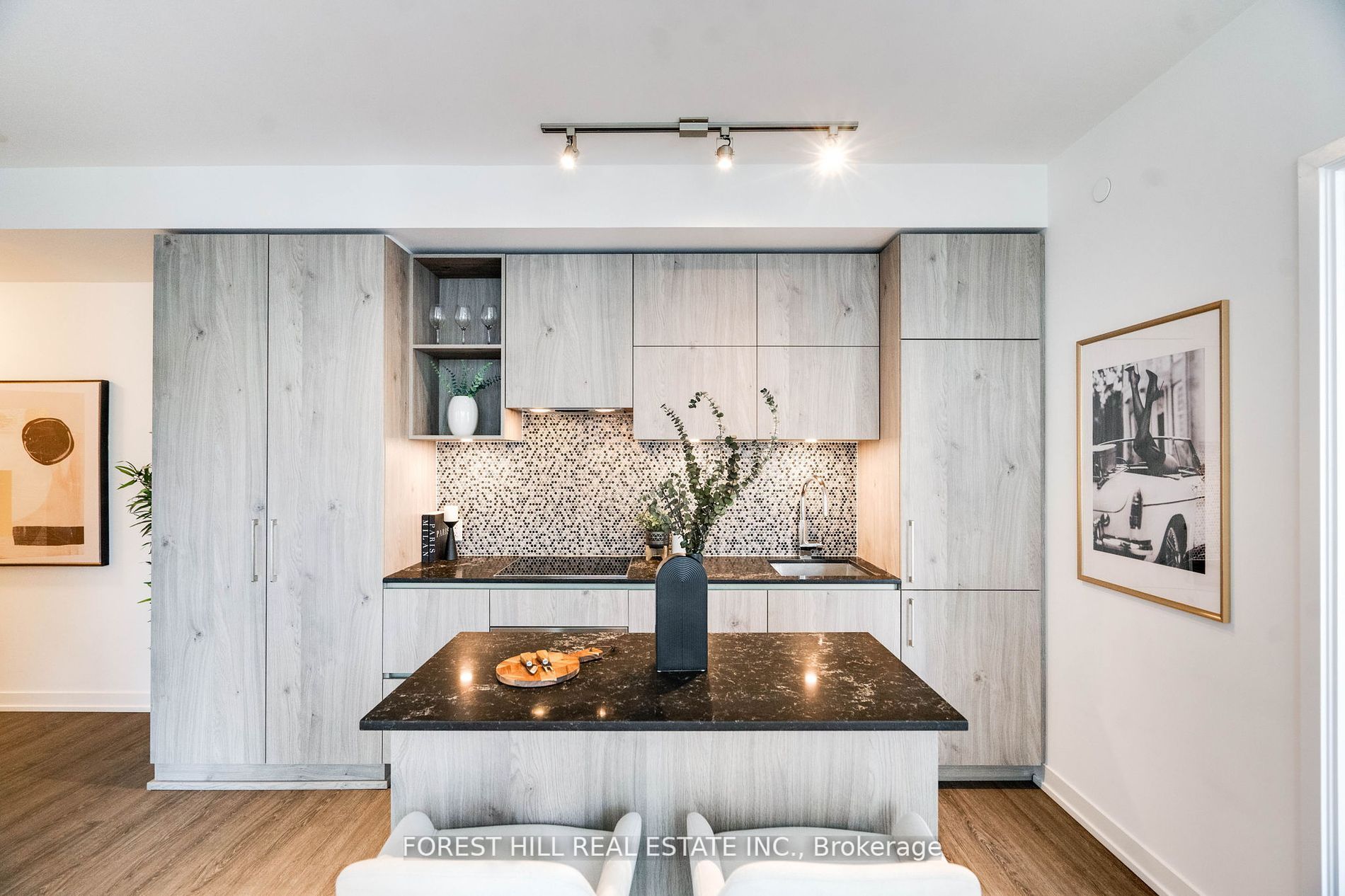 1 Yorkville Ave, #802