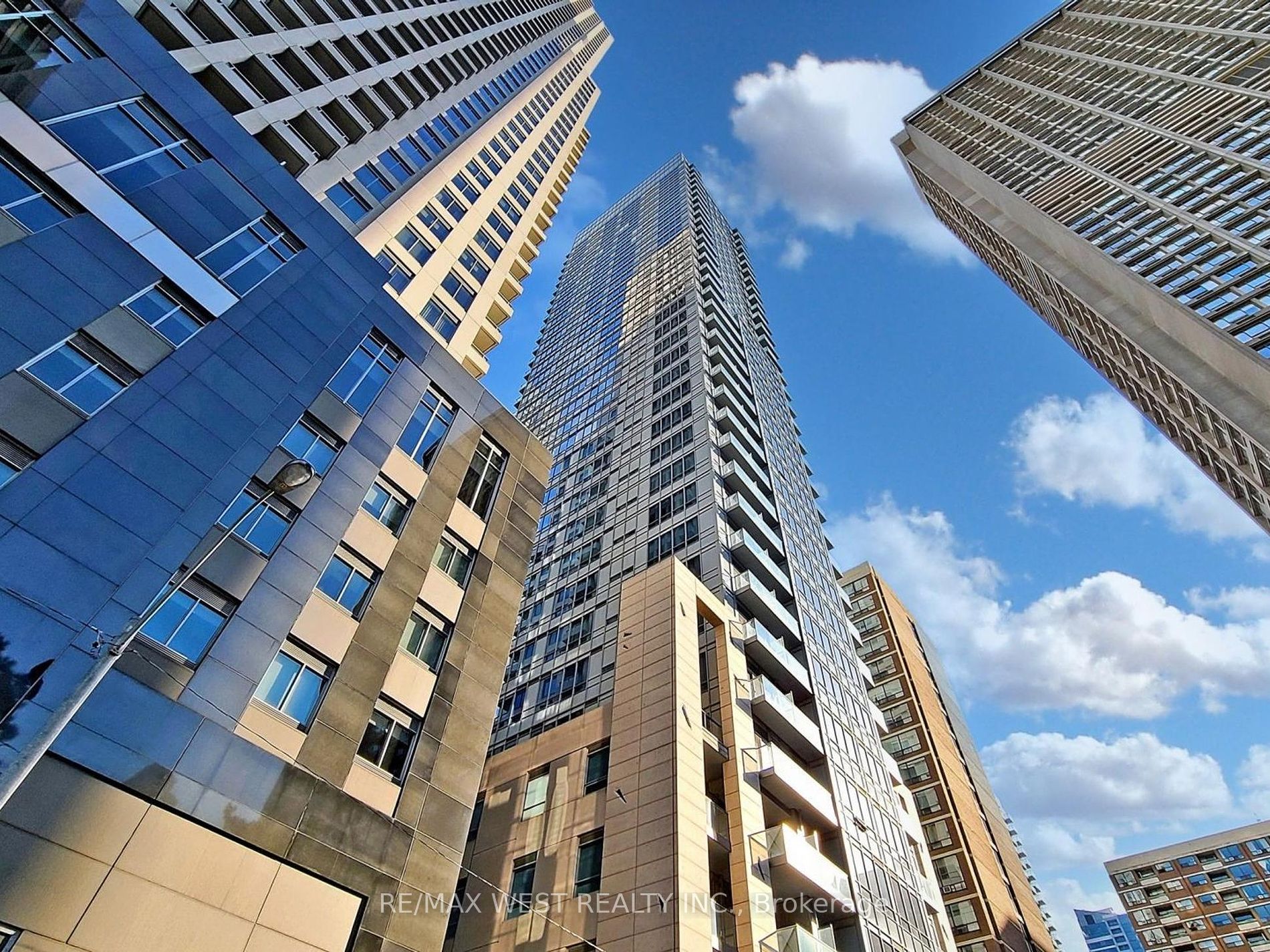 21 Balmuto St, #1202