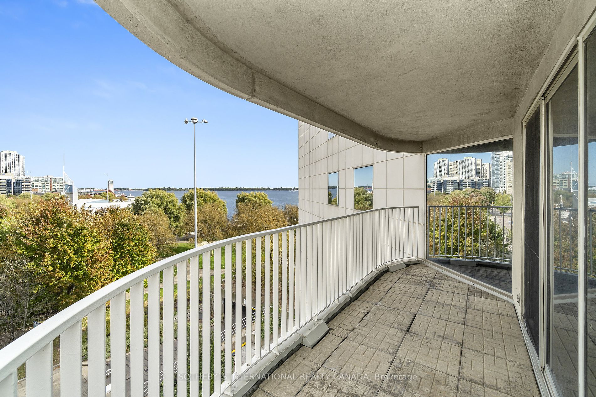 401 Queens Quay W, #512