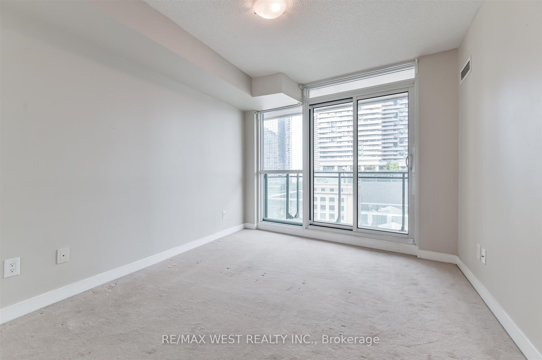33 Bay St, #903