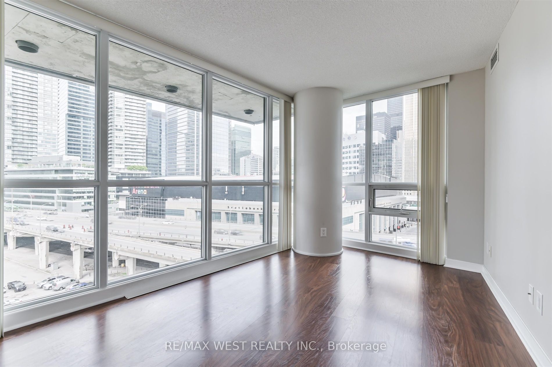 33 Bay St, #903