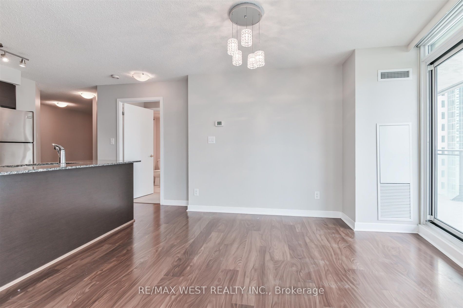 33 Bay St, #903