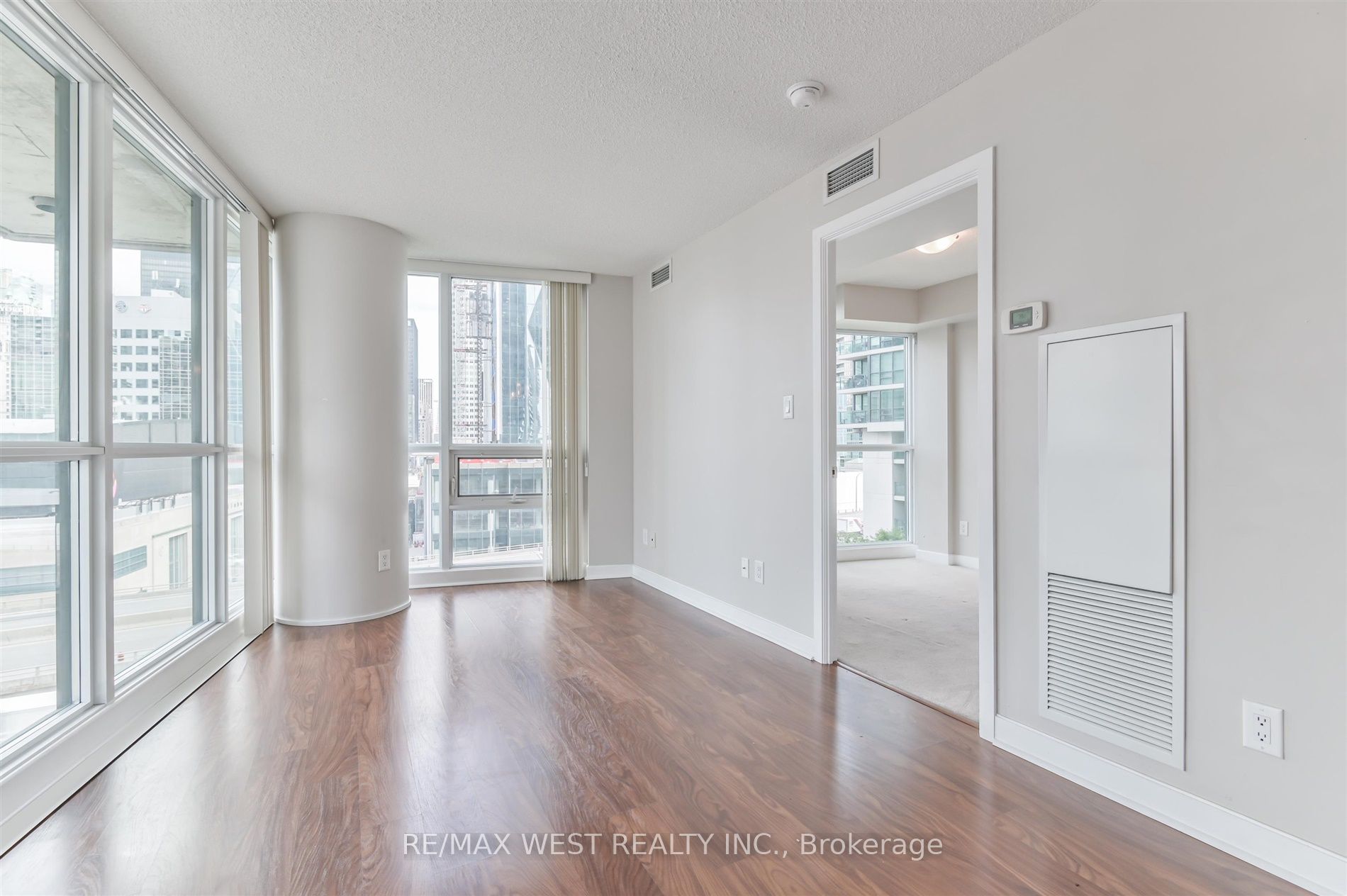 33 Bay St, #903