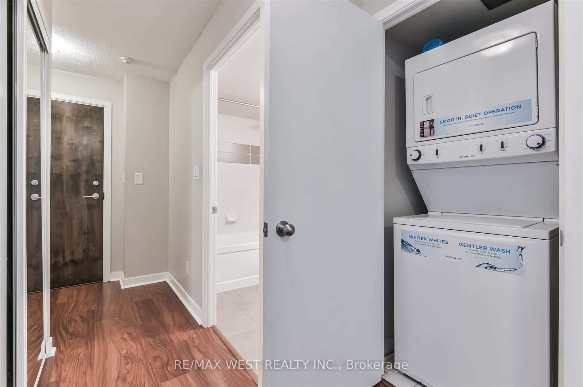 33 Bay St, #903