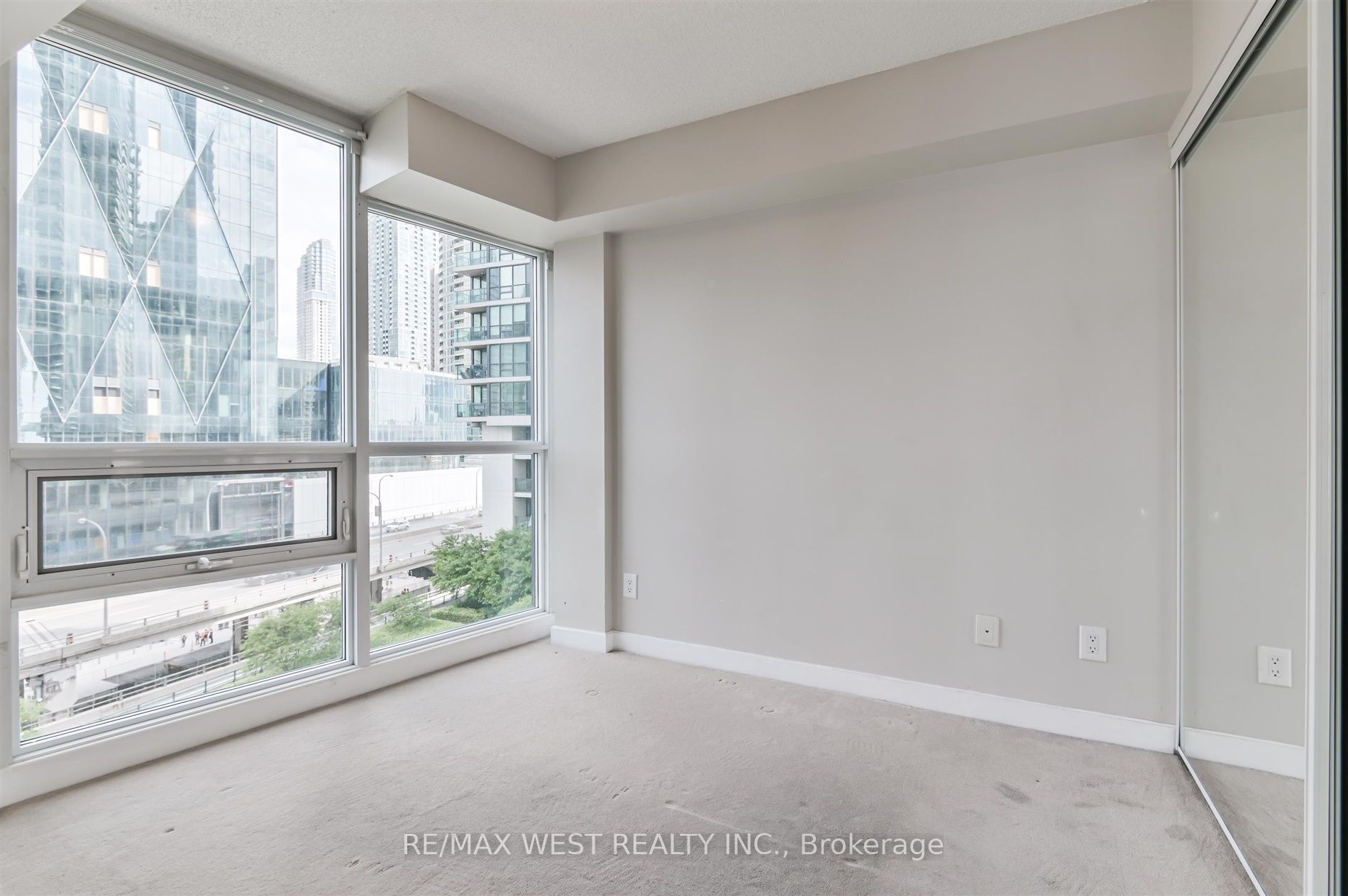 33 Bay St, #903