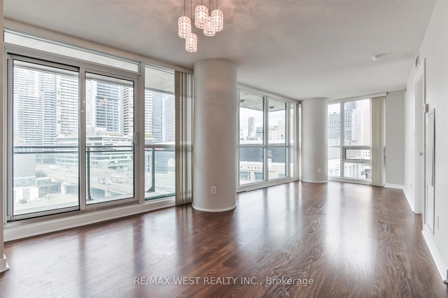 33 Bay St, #903