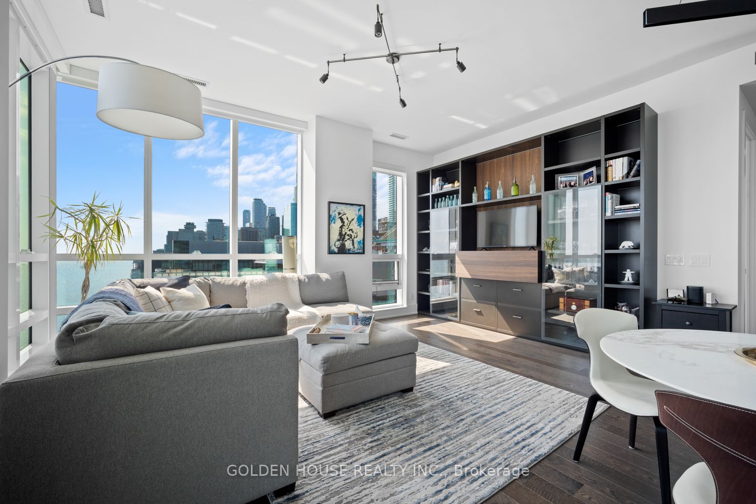 55 Merchants' Wharf, #1023