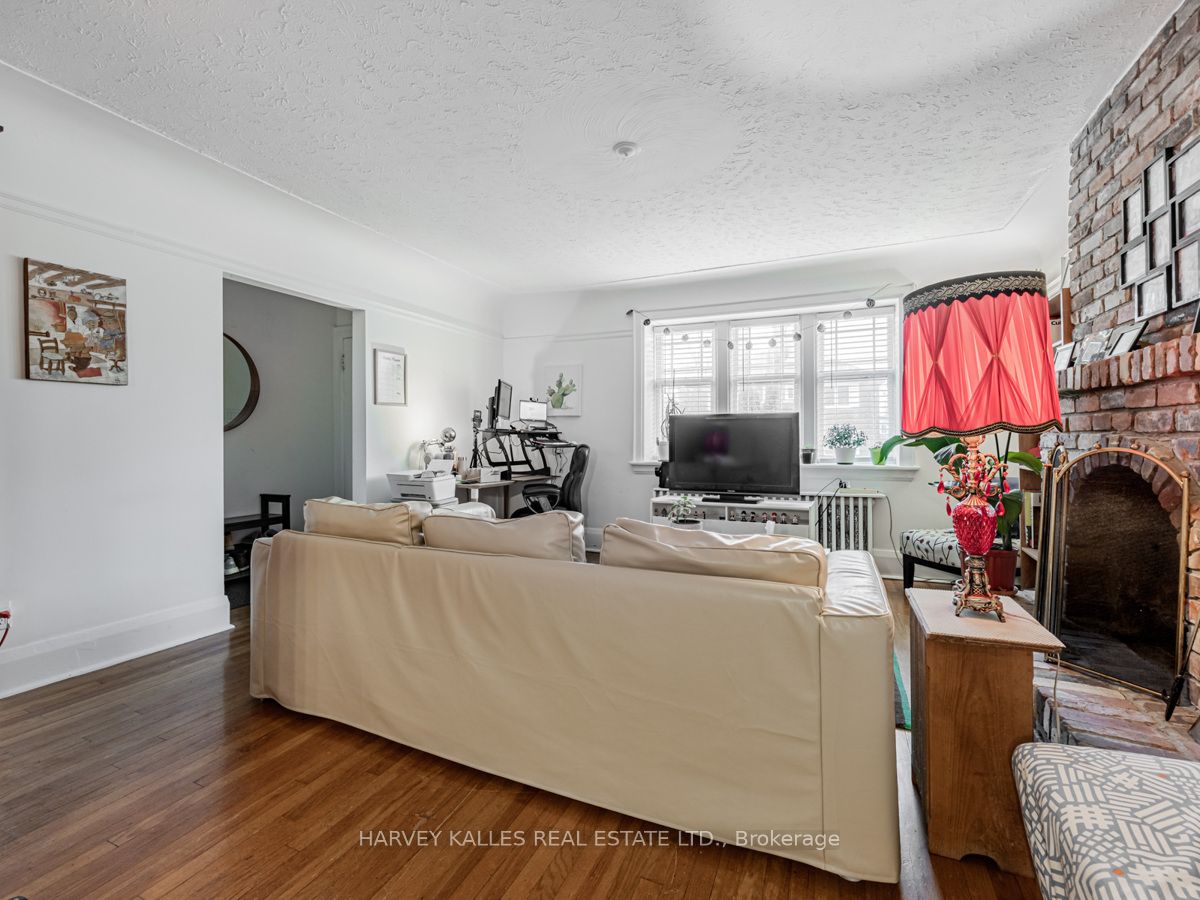 66 Burnaby Blvd