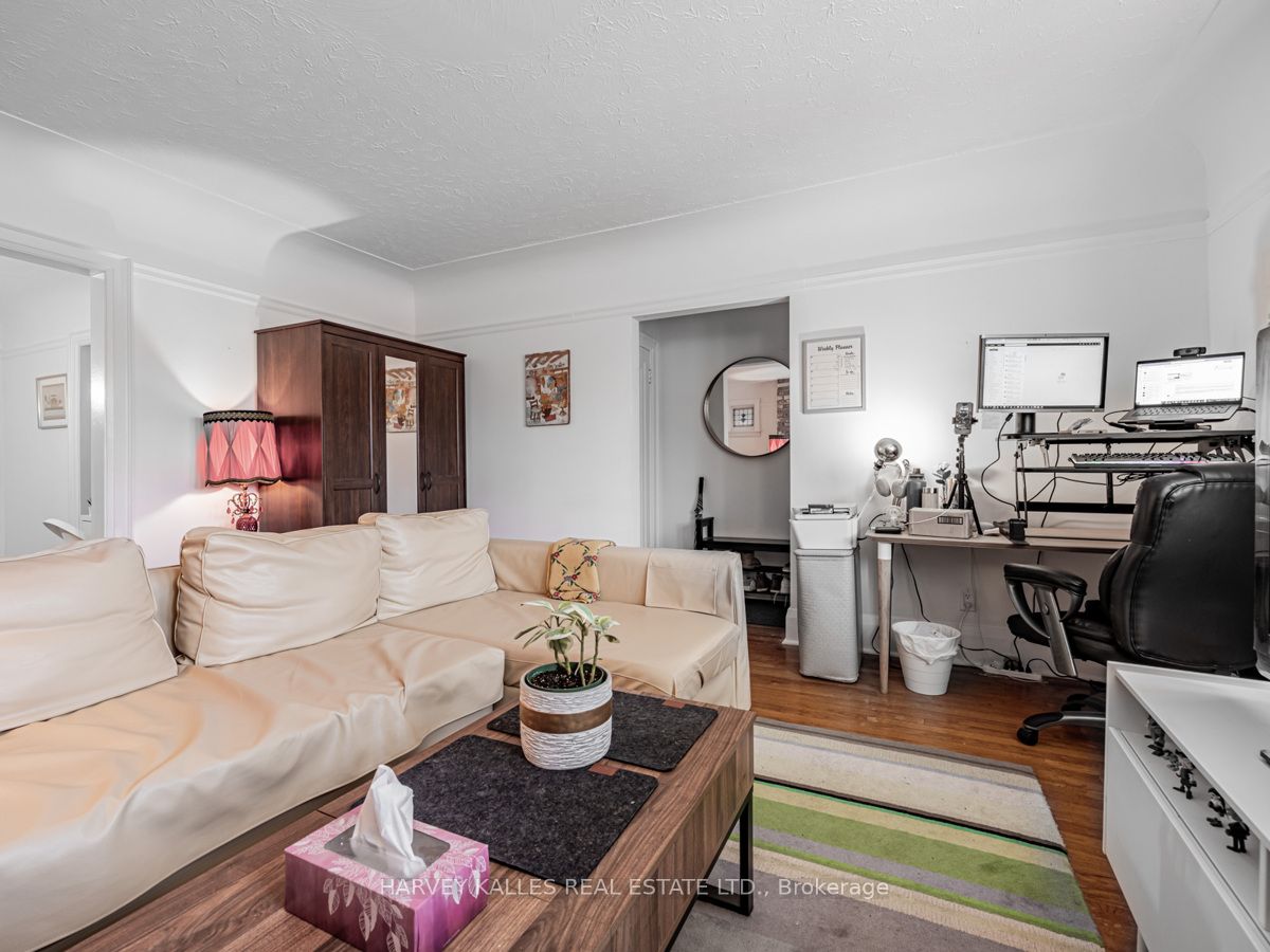 66 Burnaby Blvd