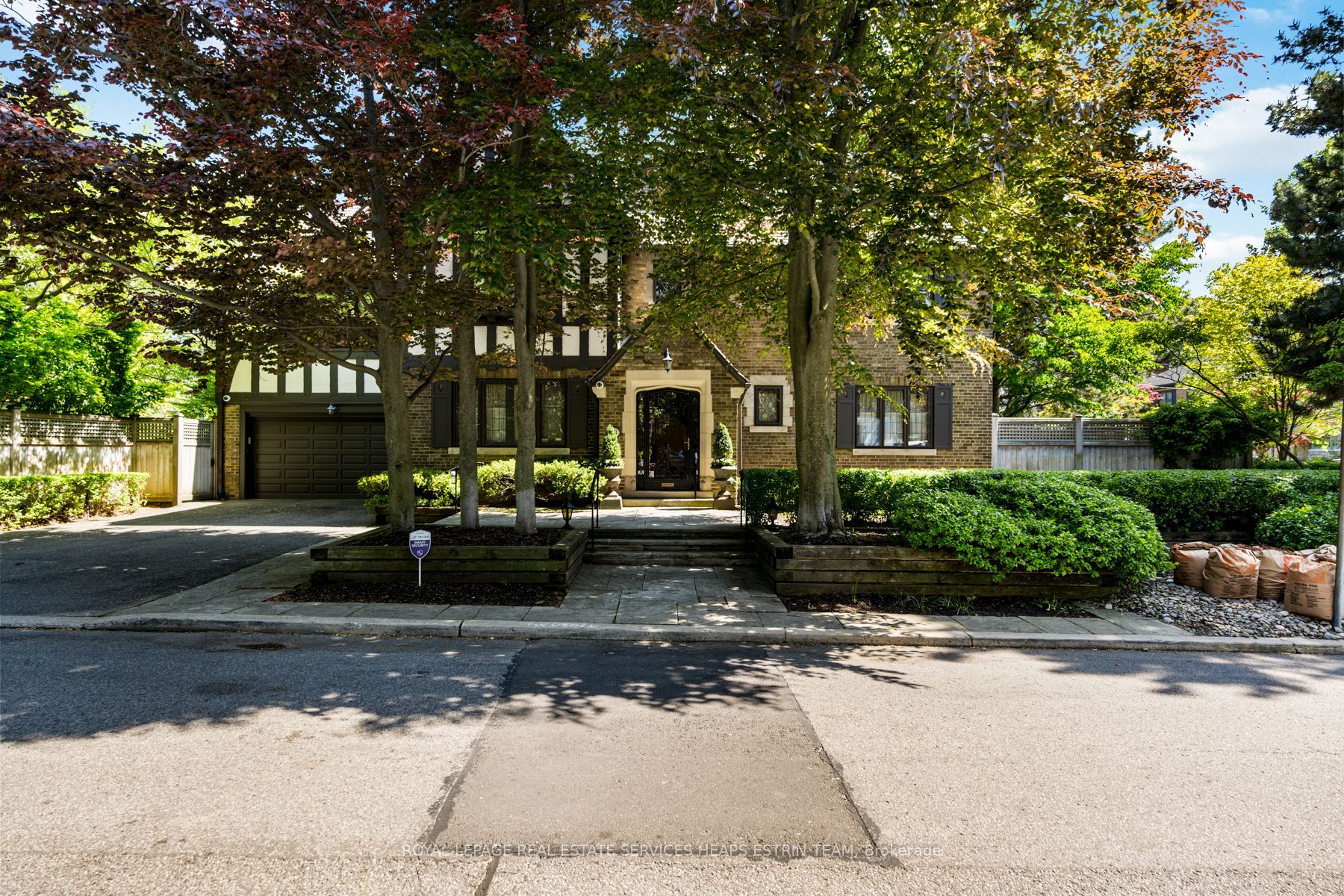 23 Dewbourne Ave