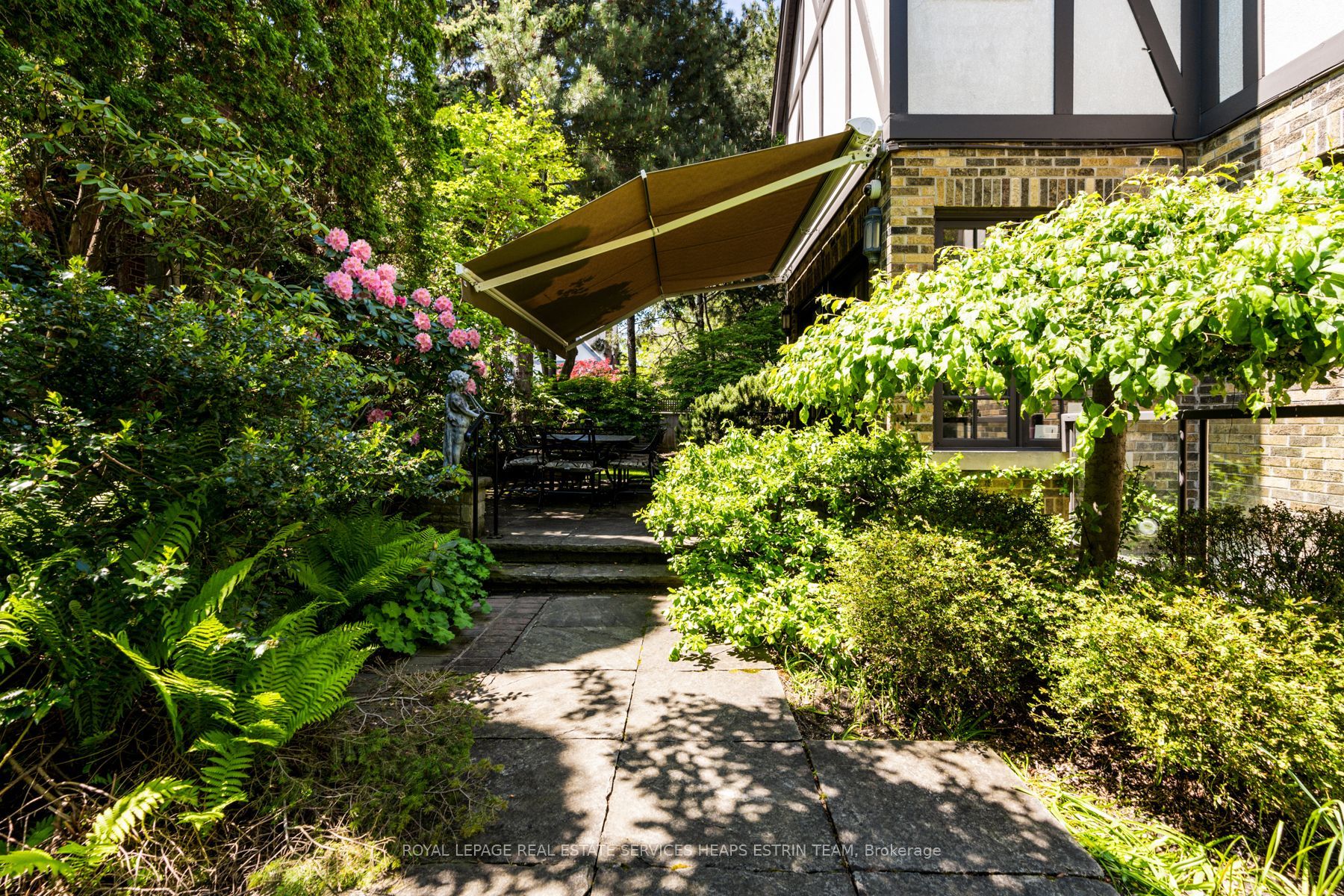 23 Dewbourne Ave