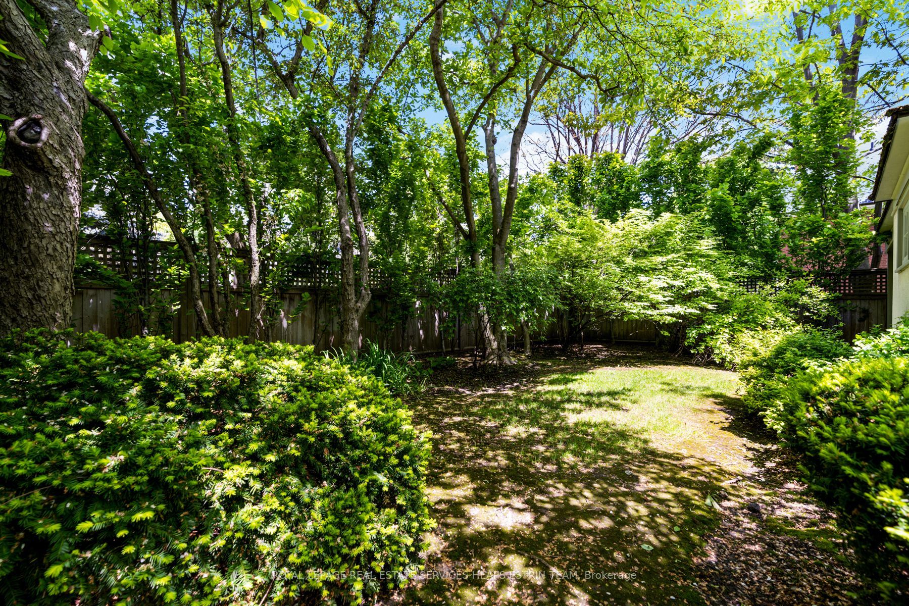 23 Dewbourne Ave