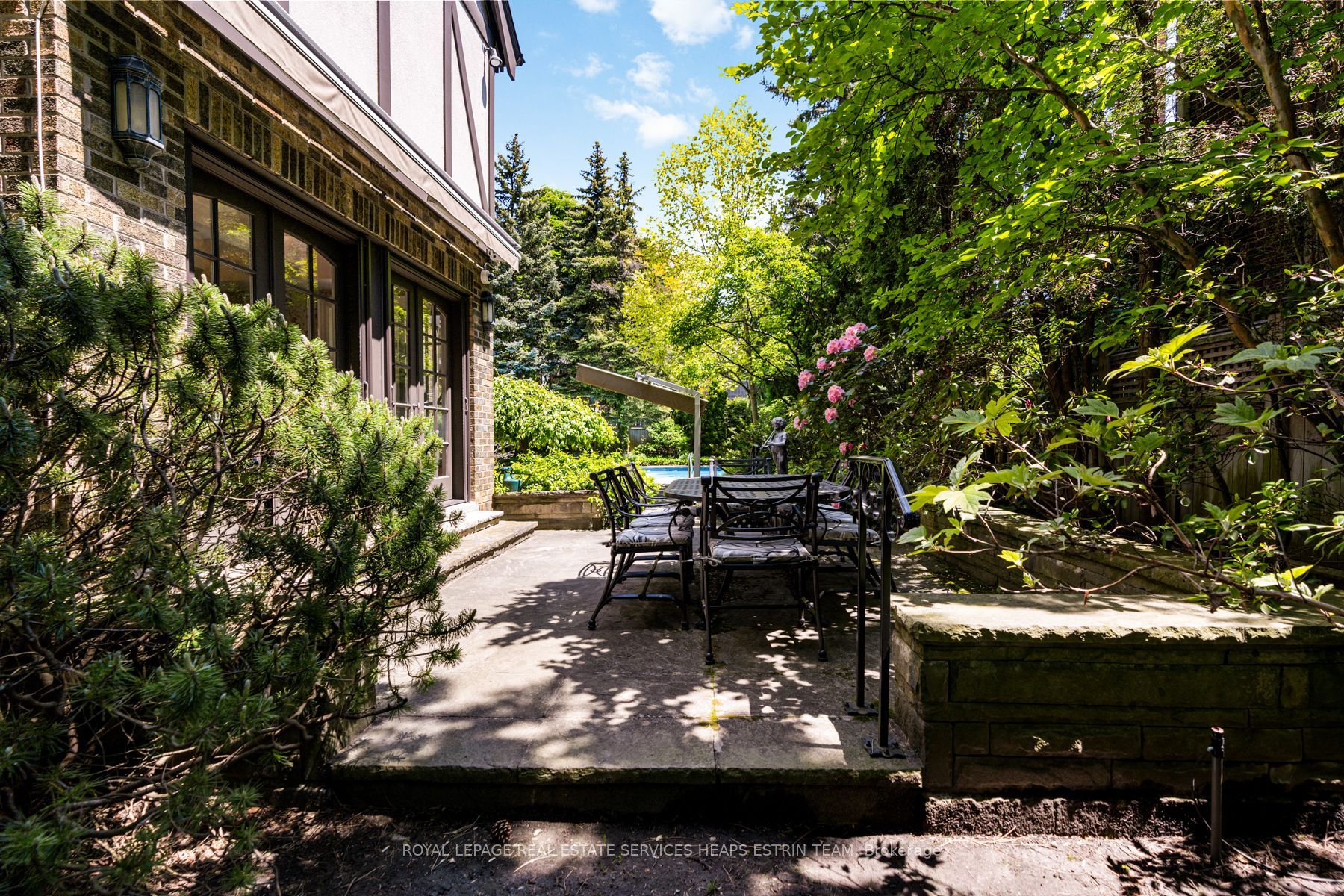 23 Dewbourne Ave