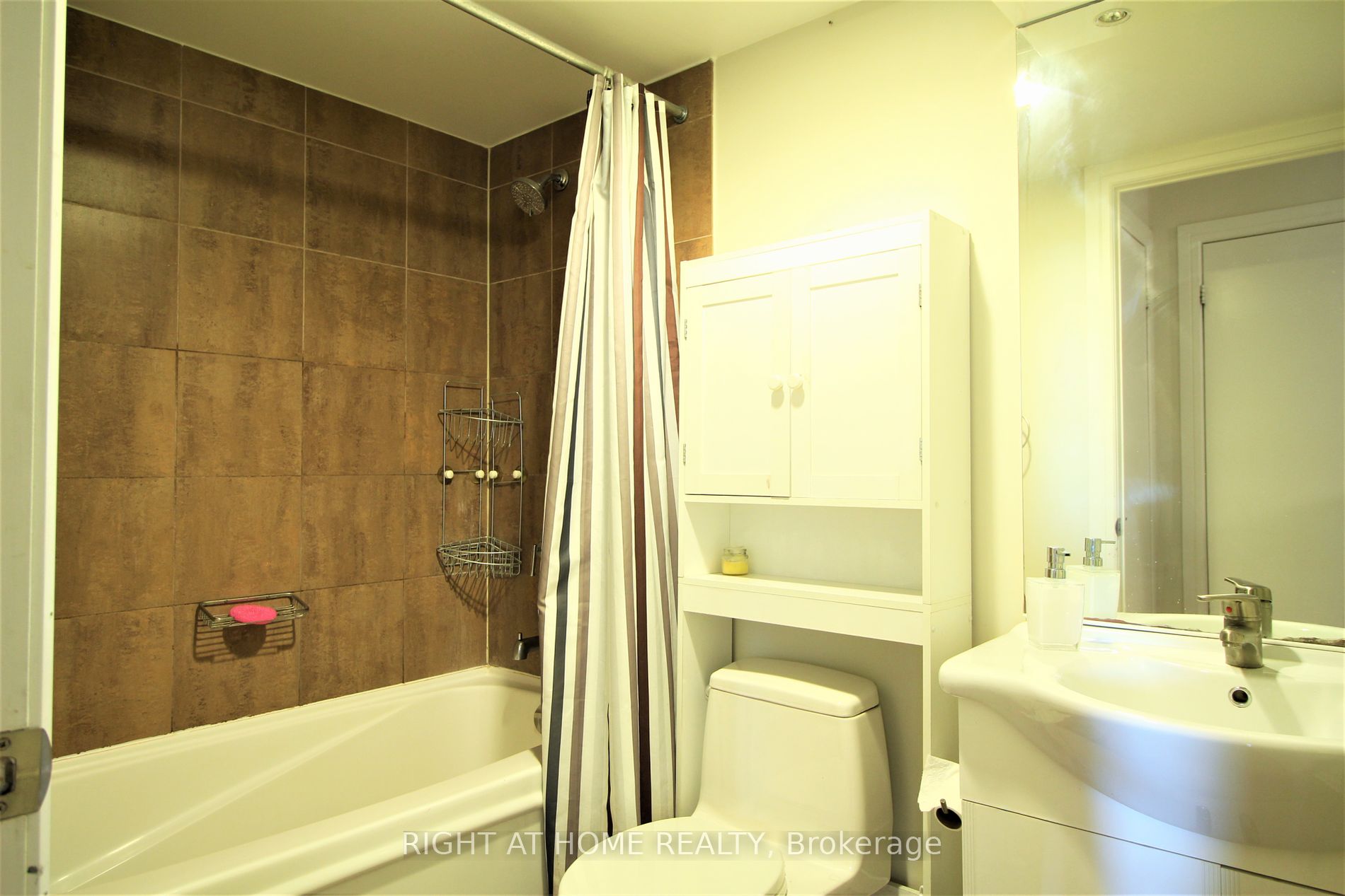 16 Harrison Garden Boulevard, #406