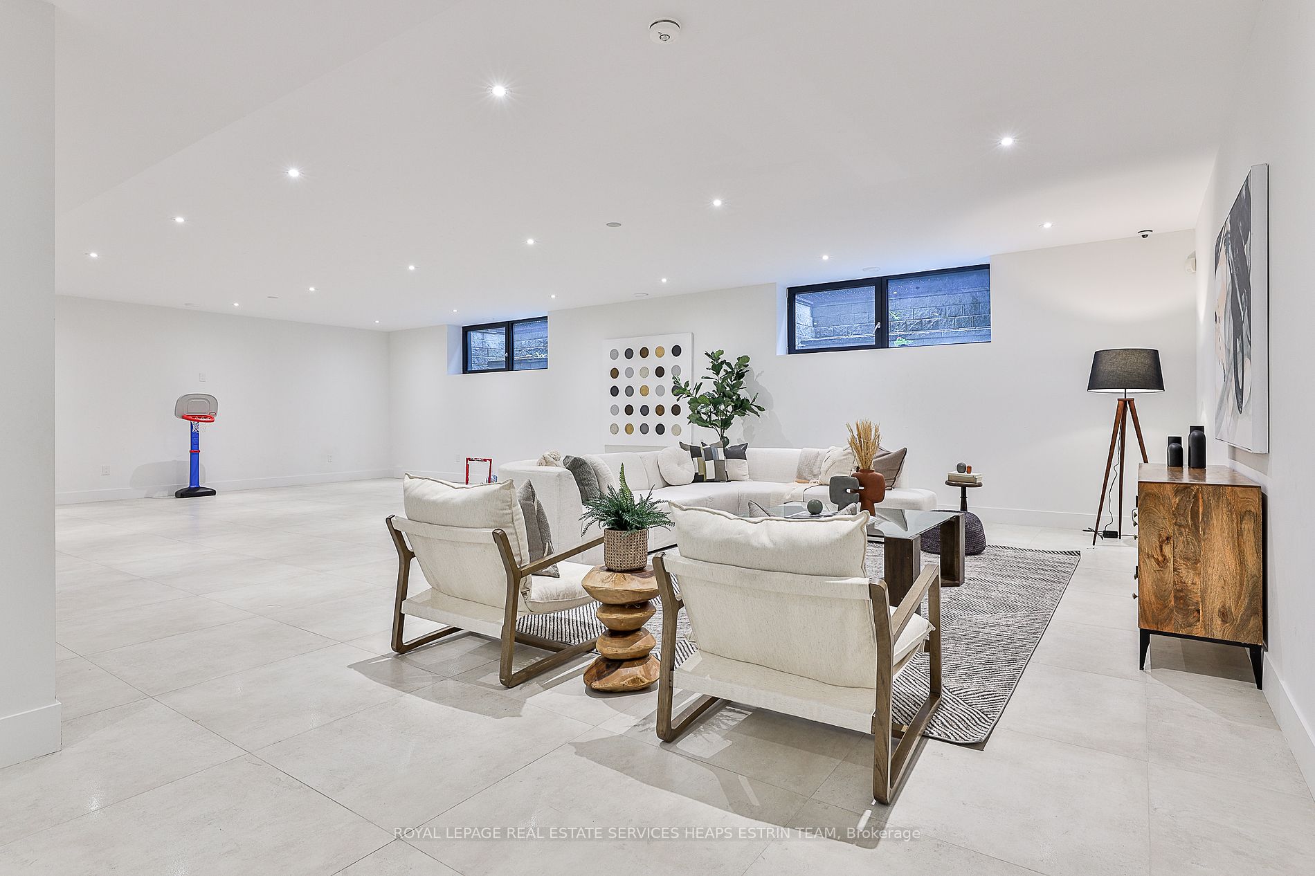 108 Stratford Crescent