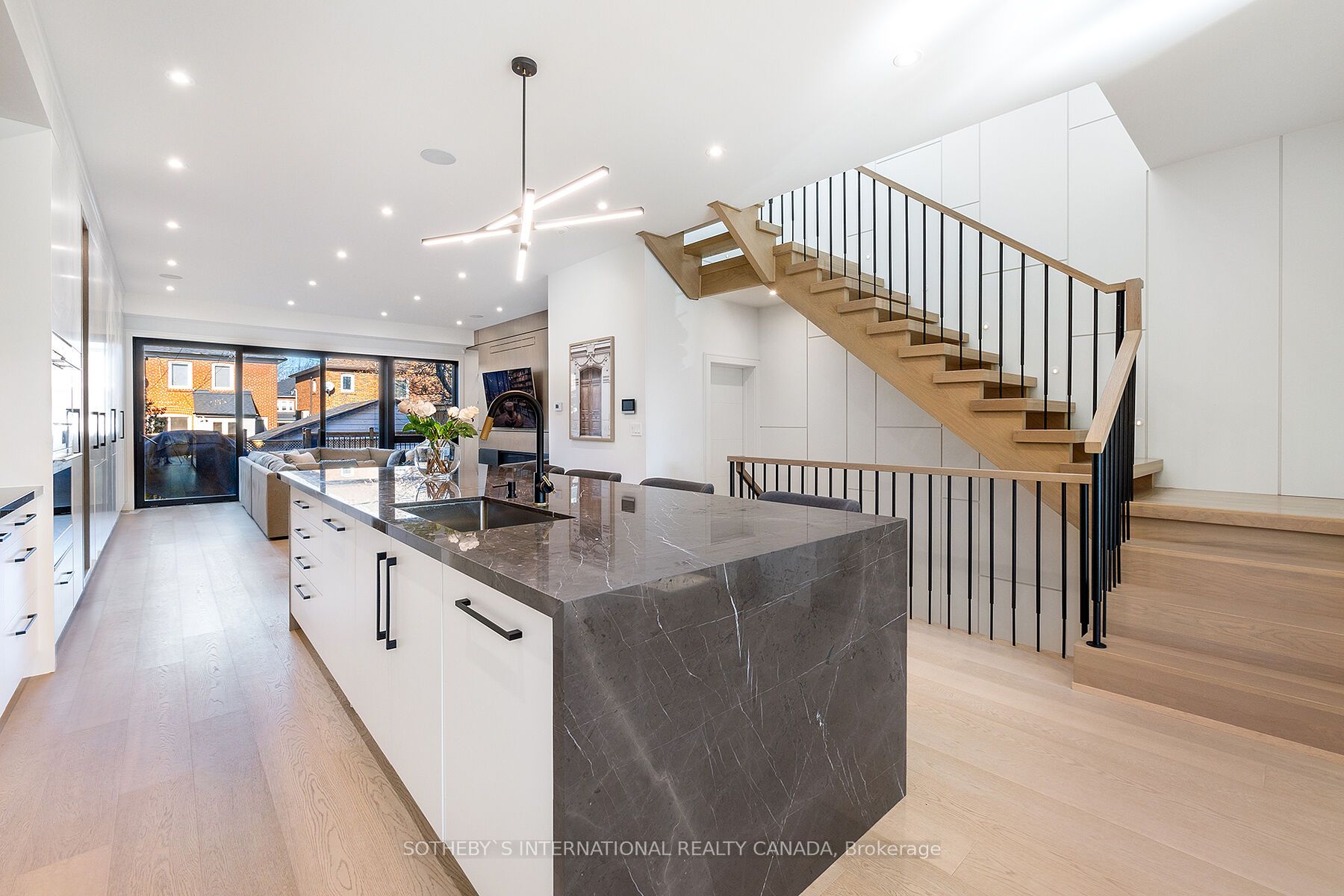 272 Cranbrooke Avenue