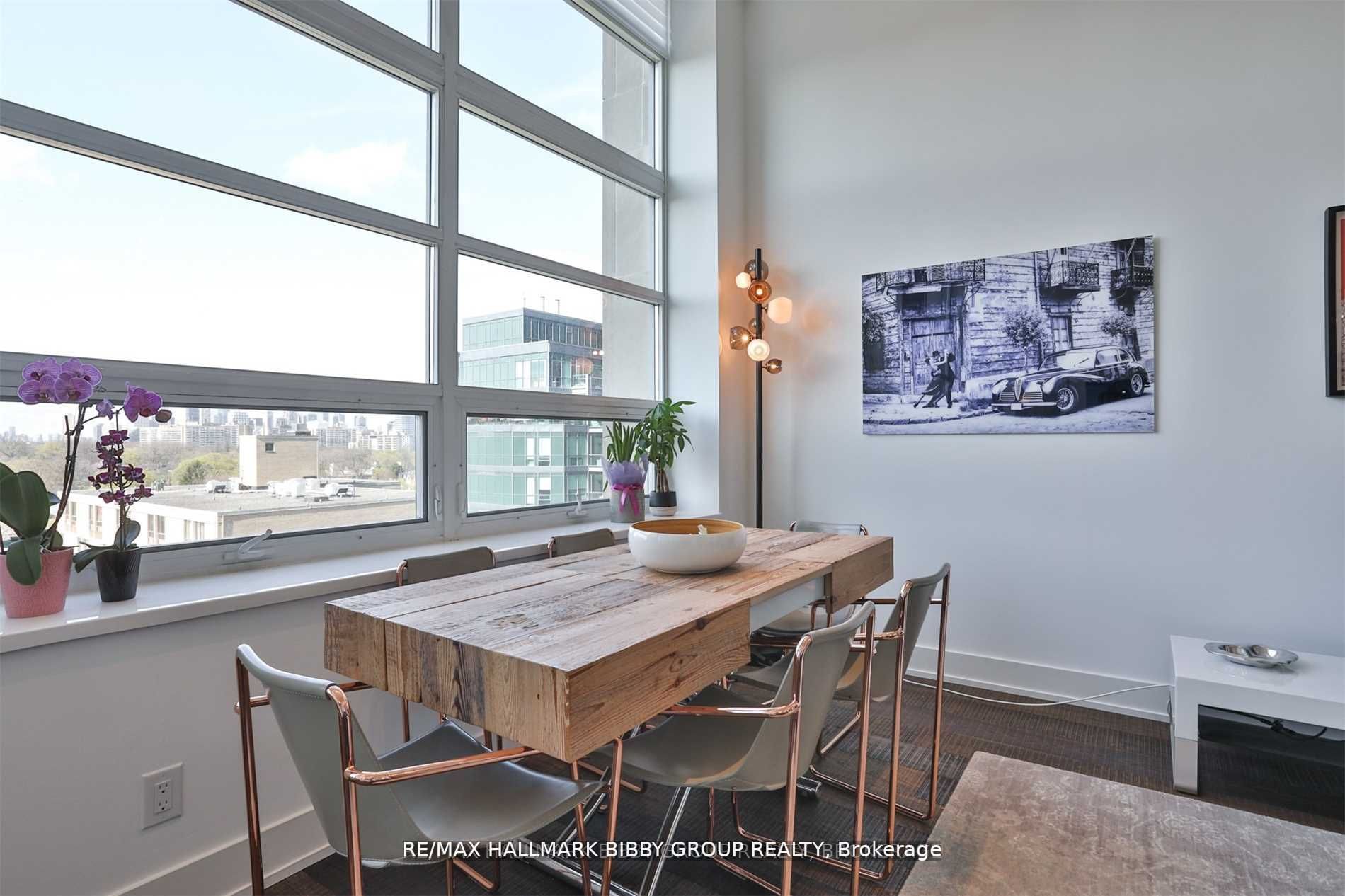 111 St Clair Ave W, #819