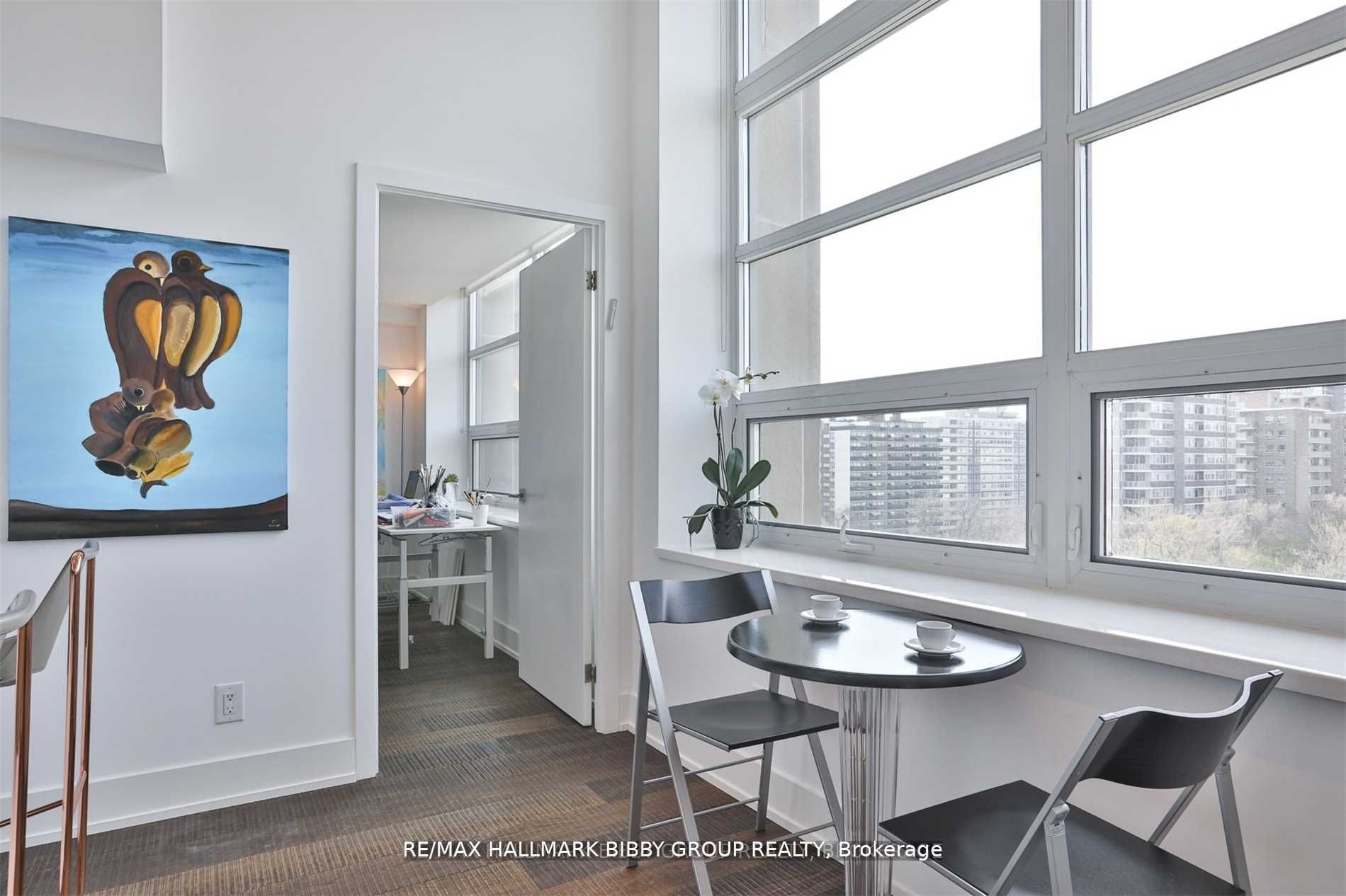 111 St Clair Ave W, #819