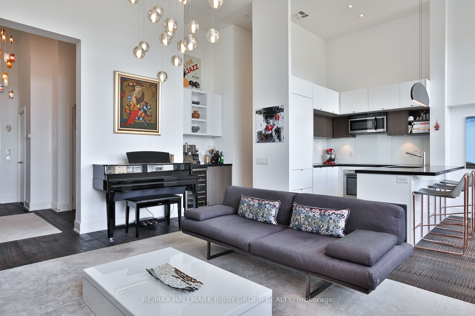 111 St Clair Ave W, #819