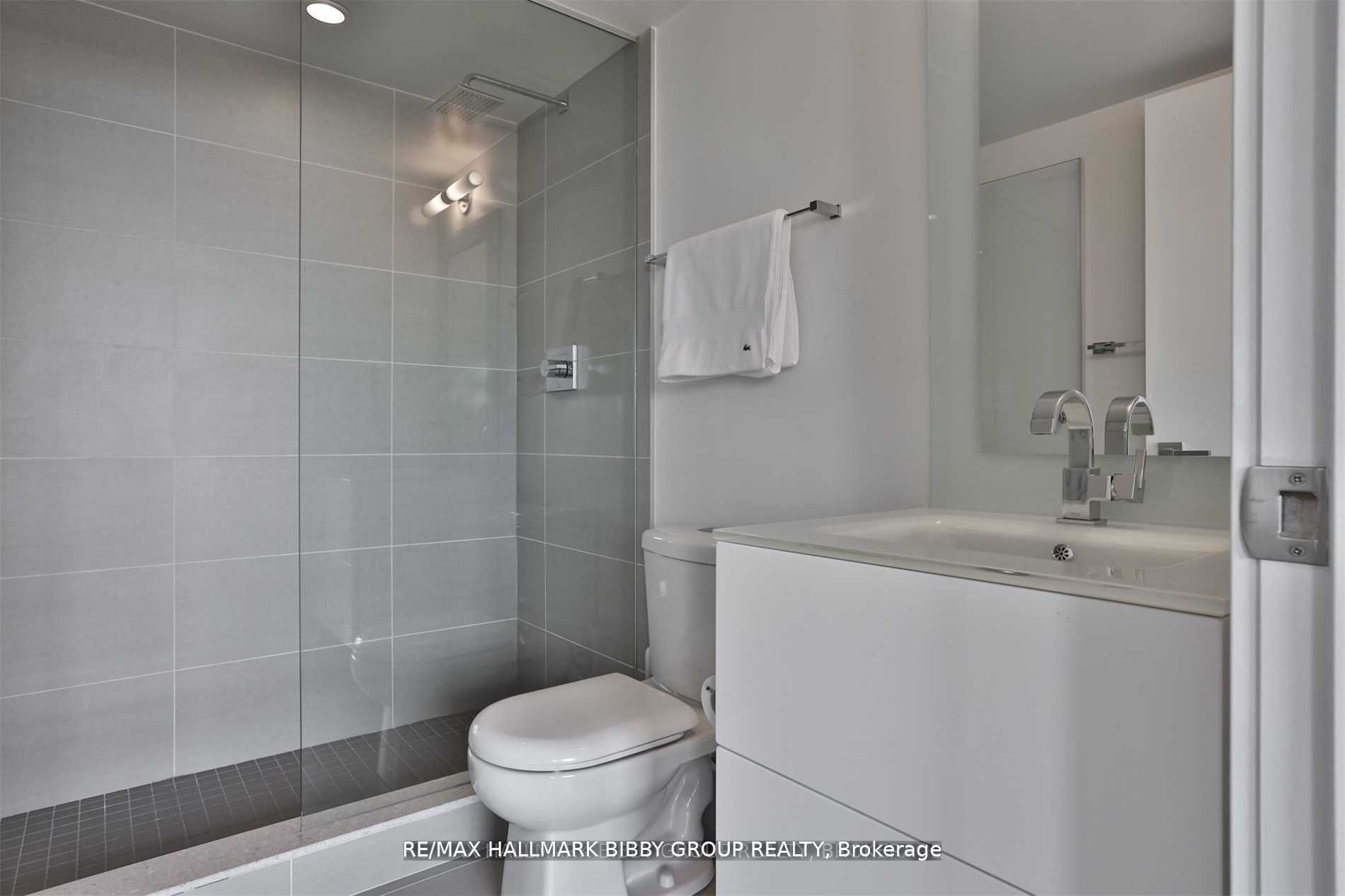 111 St Clair Ave W, #819