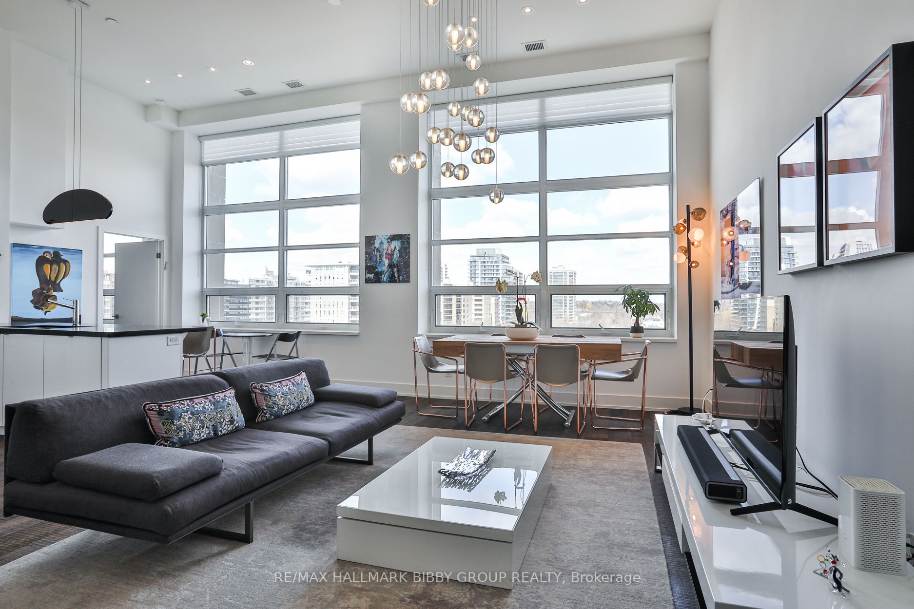 111 St Clair Ave W, #819