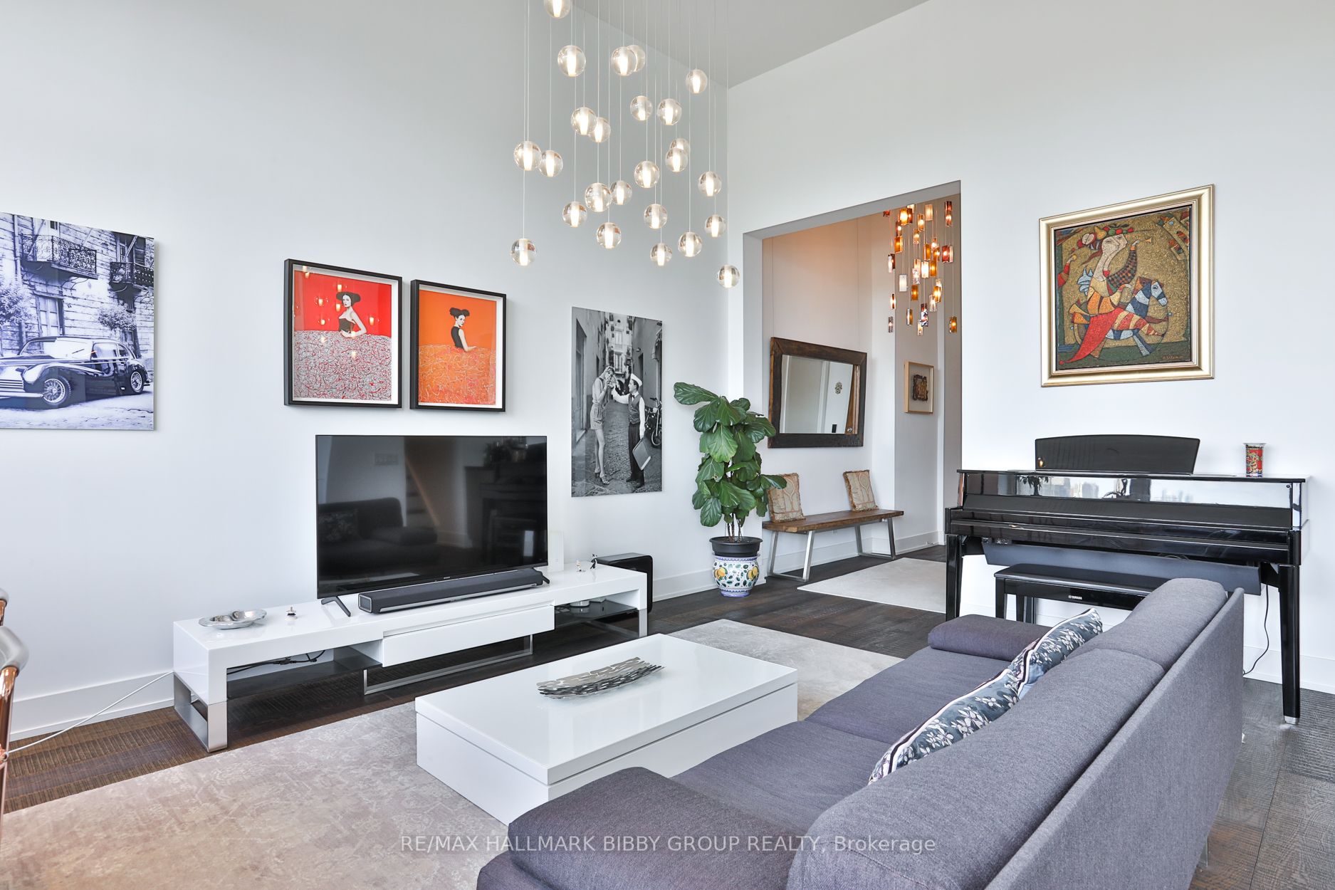 111 St Clair Ave W, #819