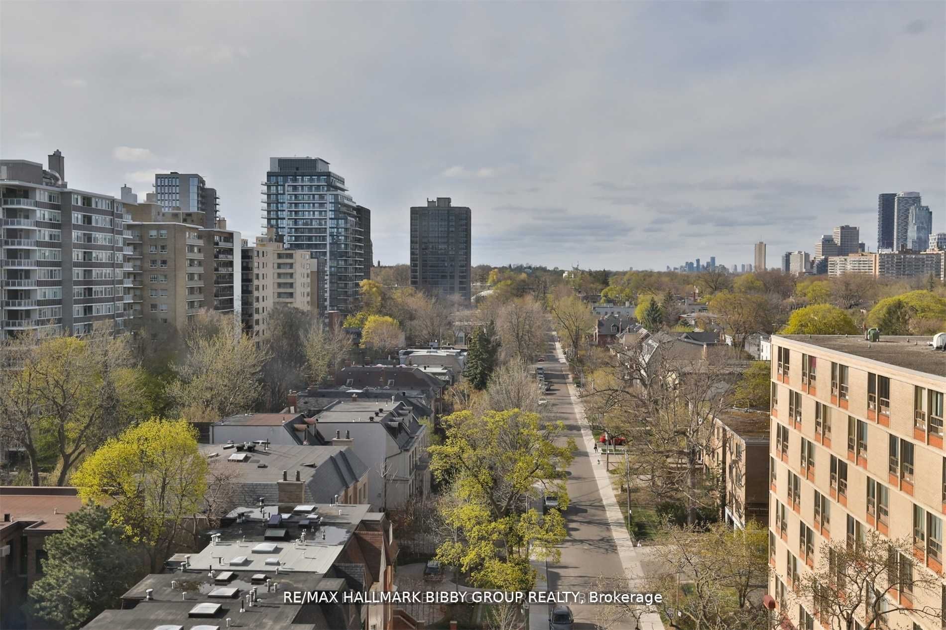 111 St Clair Ave W, #819
