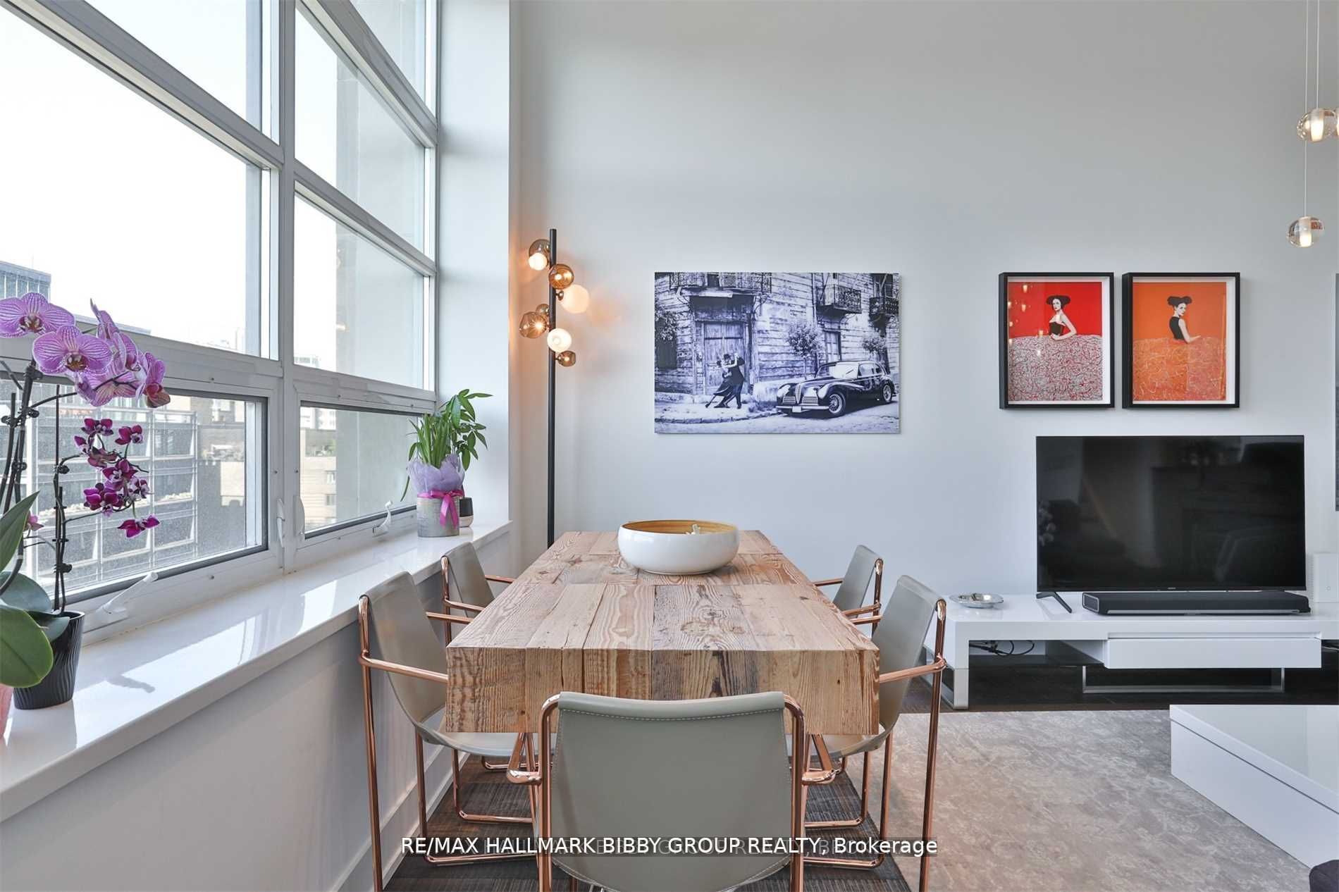 111 St Clair Ave W, #819